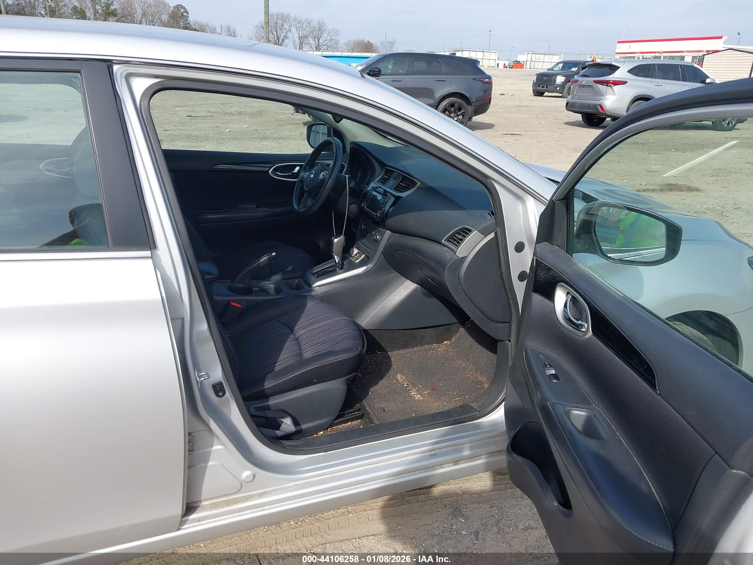 NISSAN SENTRA image 5