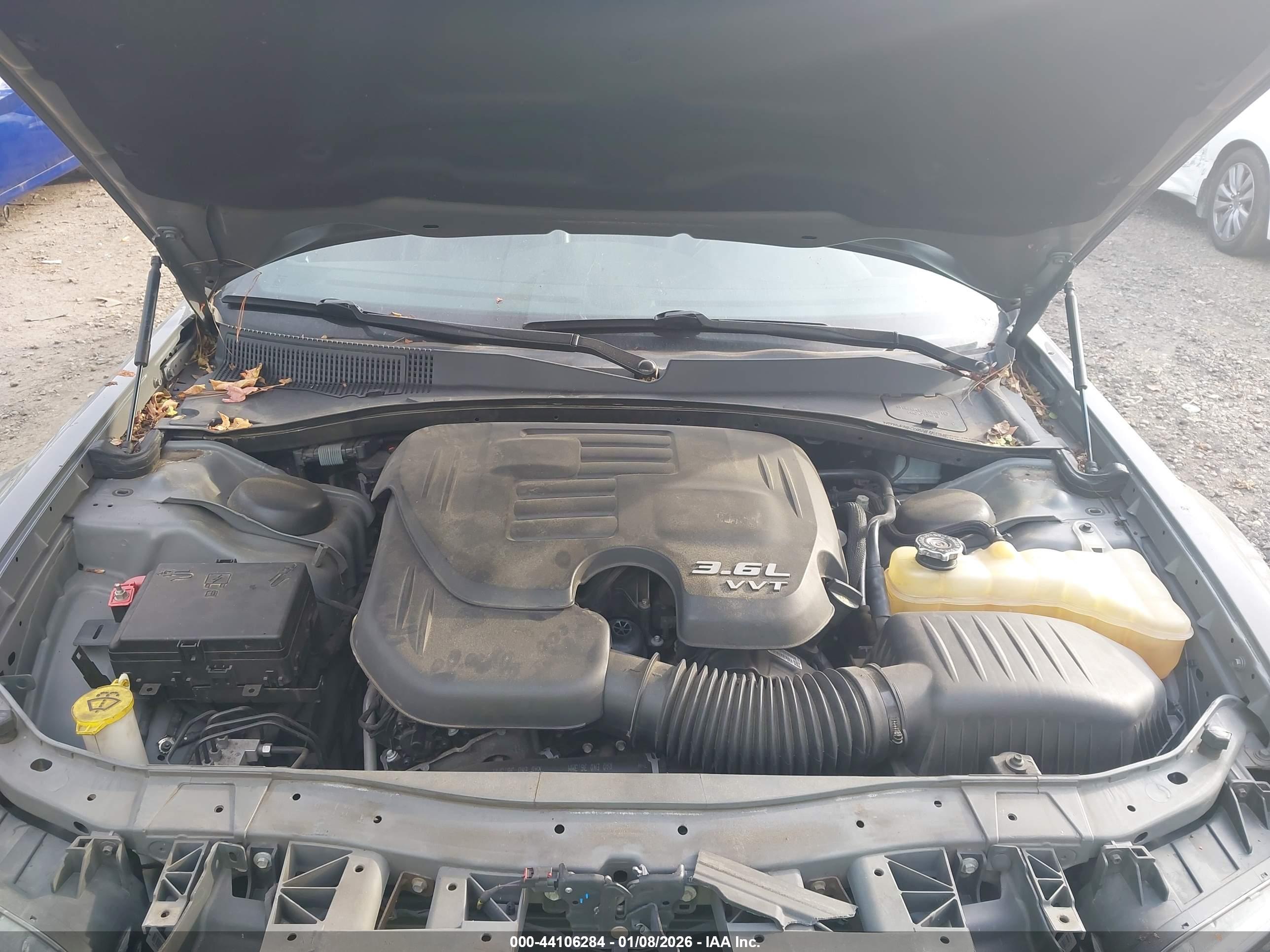 CHRYSLER 300 image 10