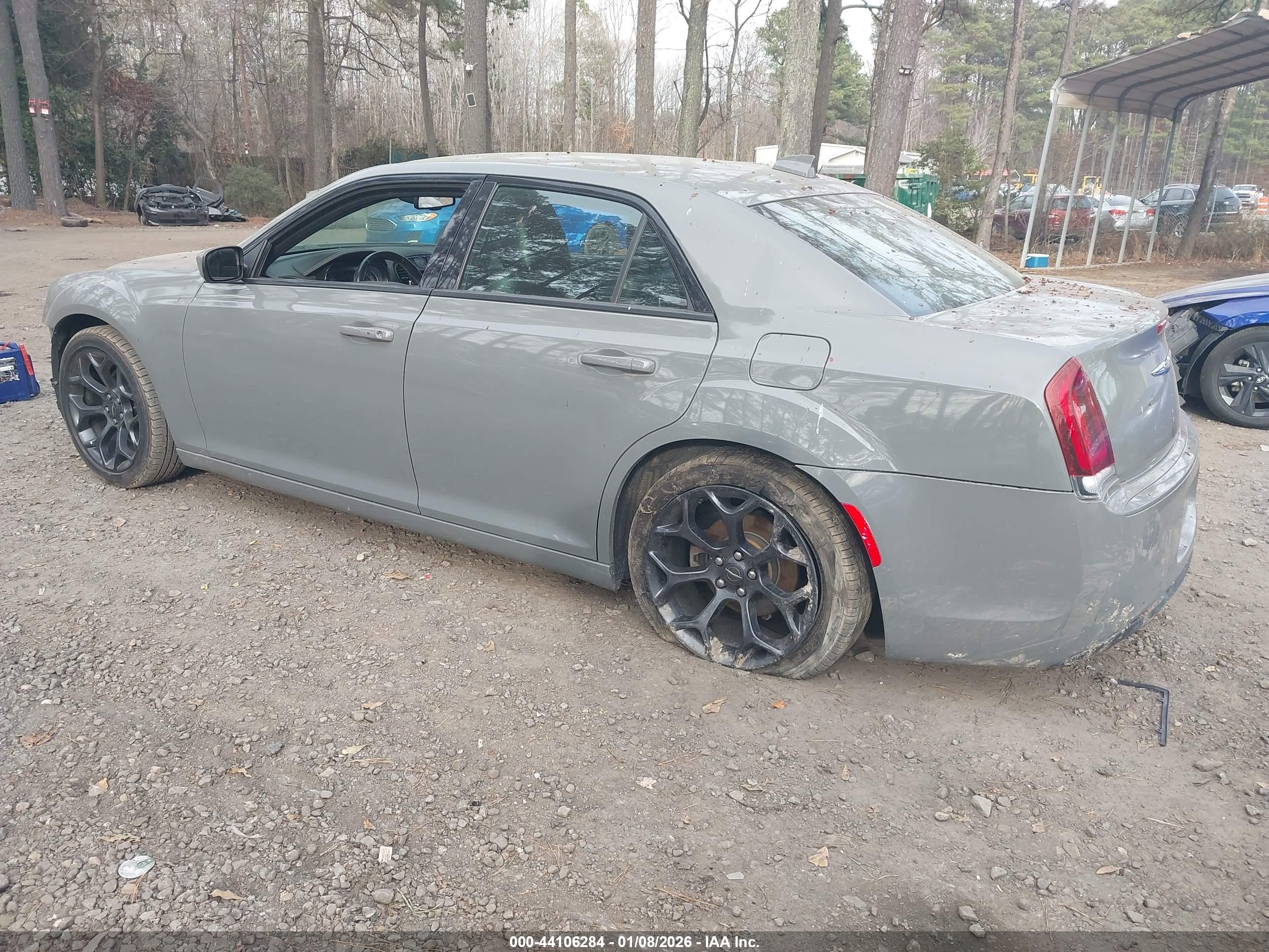 CHRYSLER 300 image 3