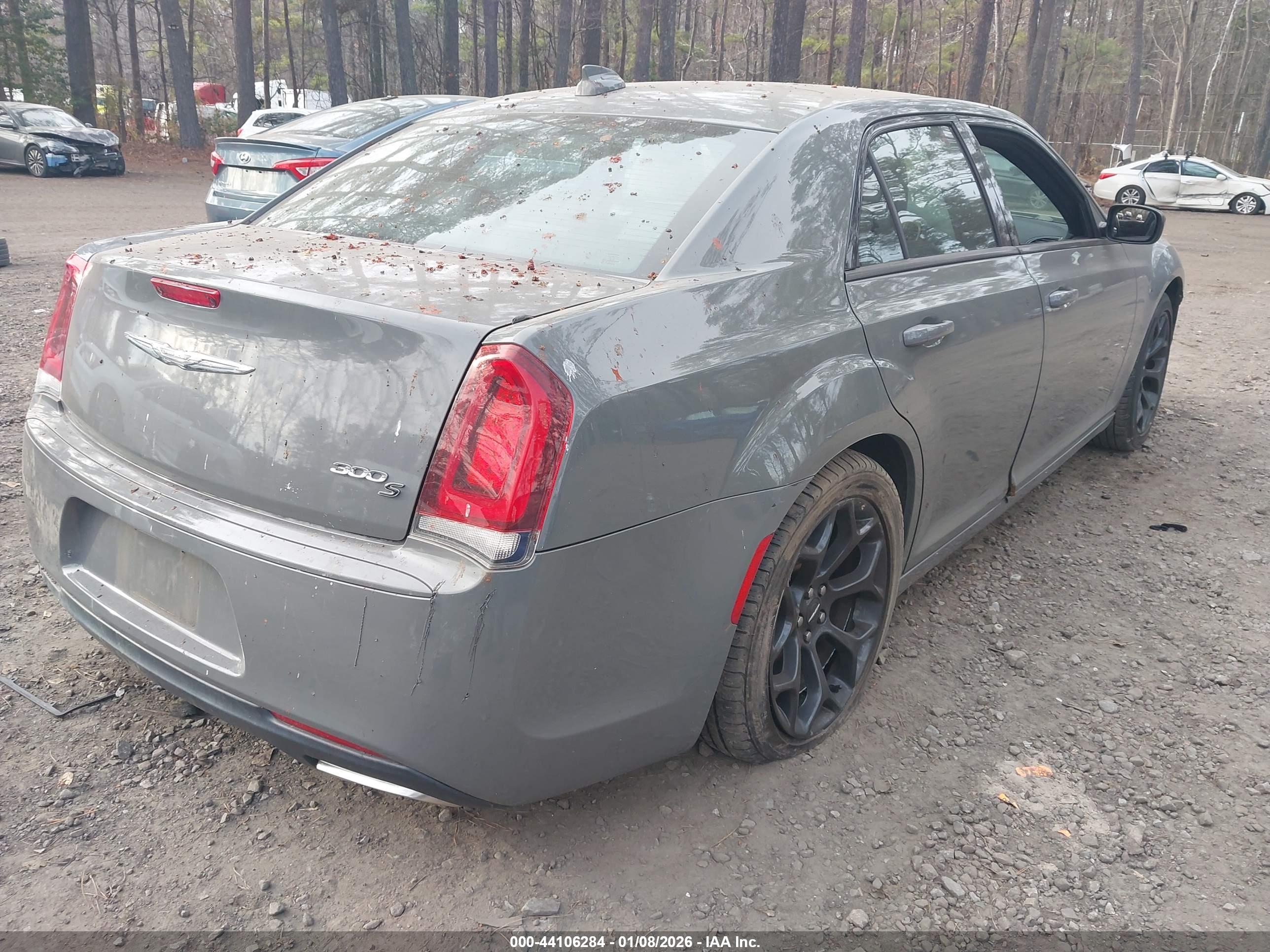 CHRYSLER 300 image 4