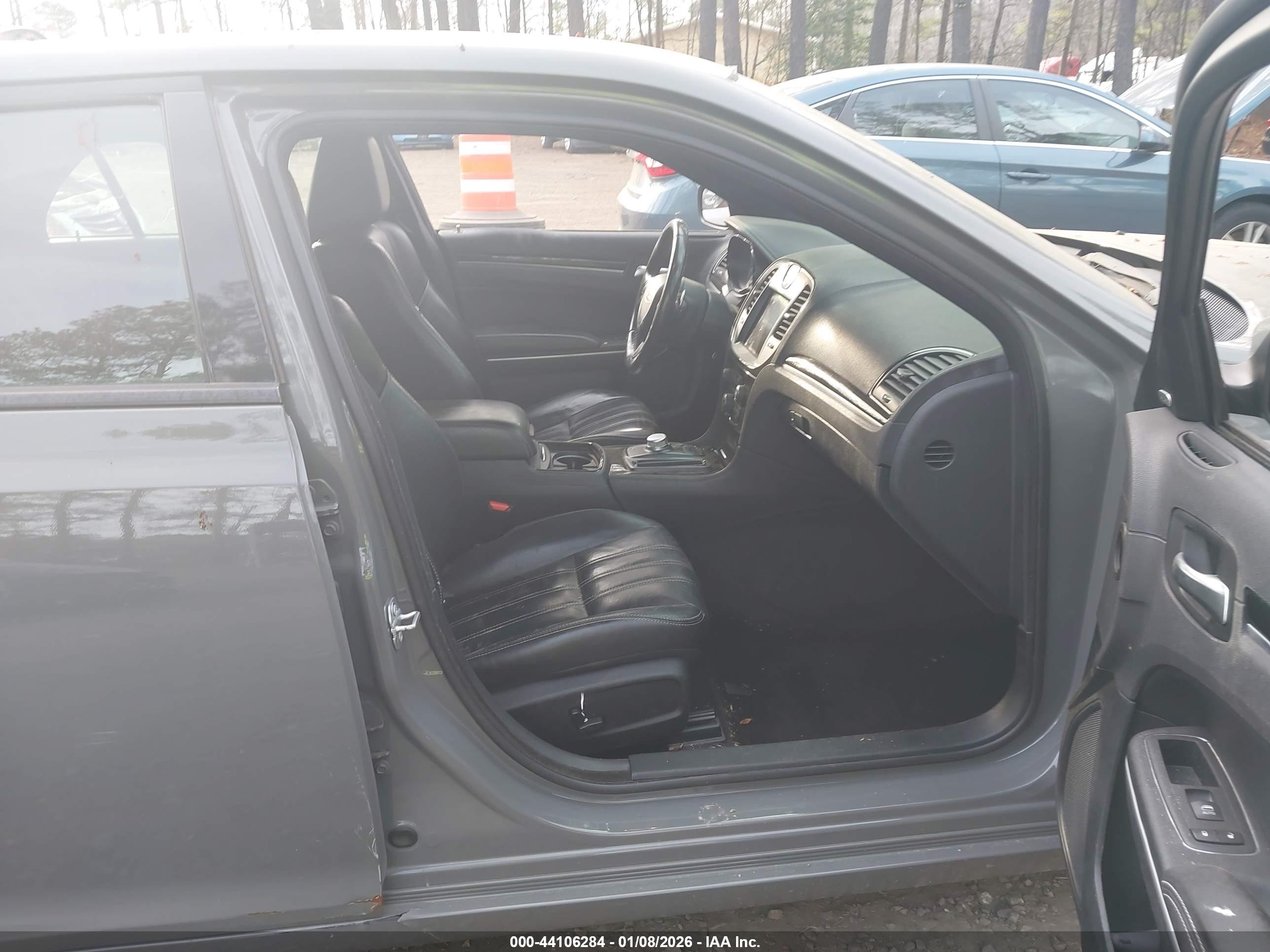 CHRYSLER 300 image 5
