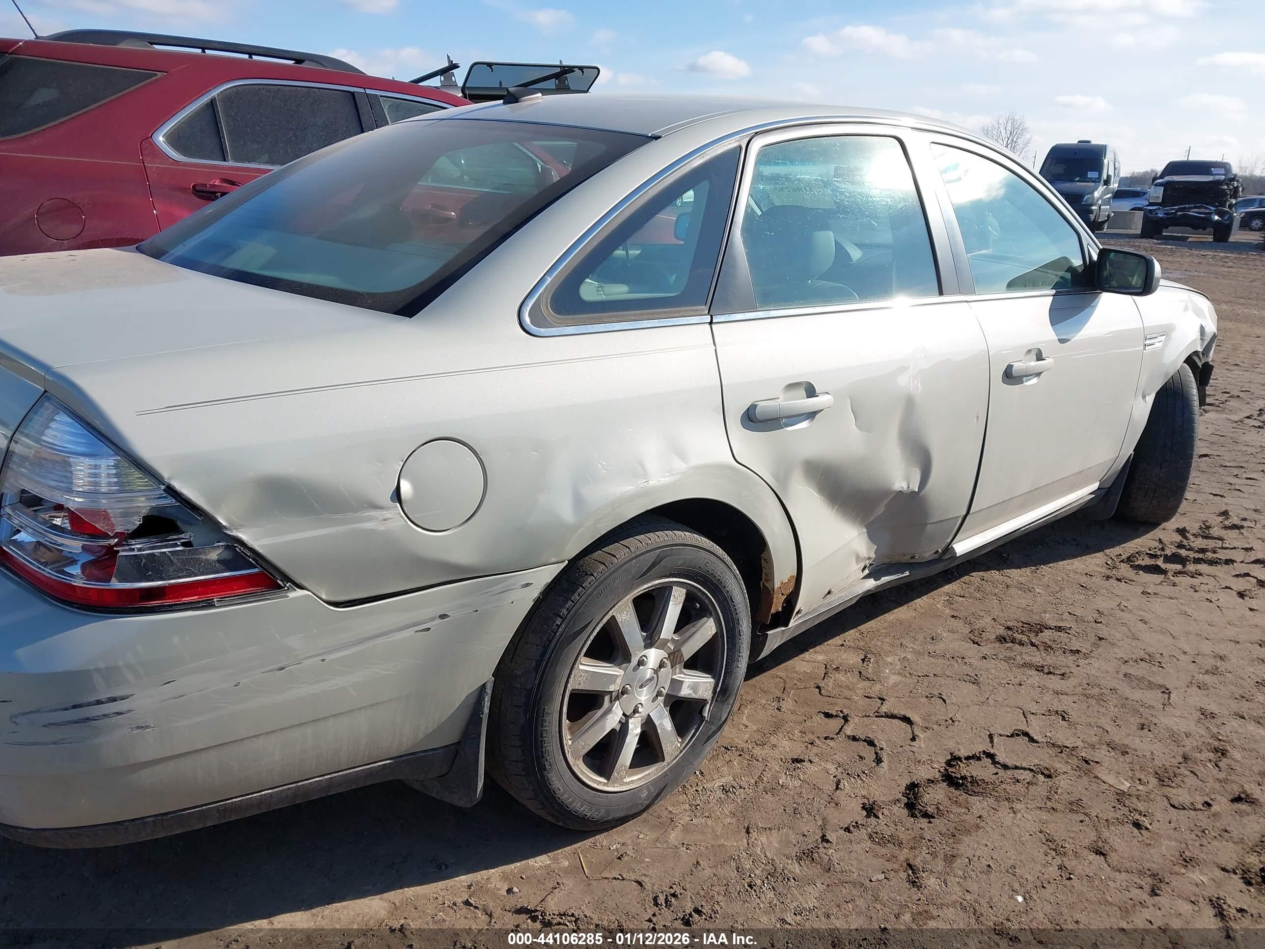 FORD TAURUS image 4
