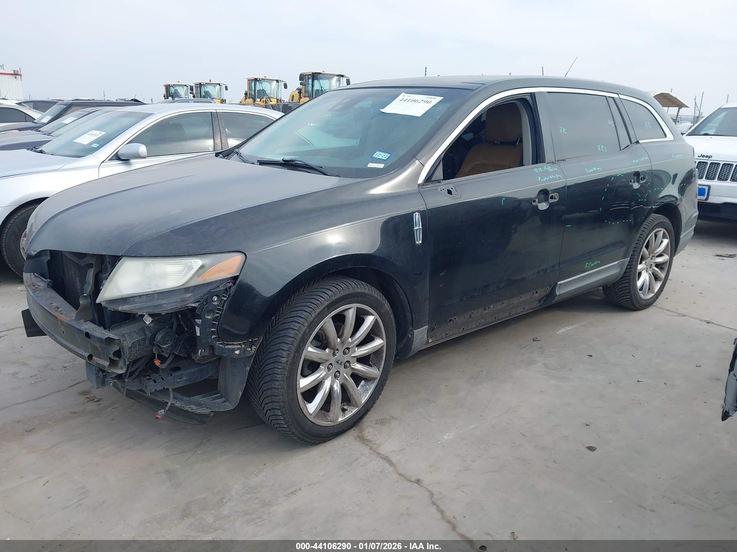 LINCOLN MKT image 2