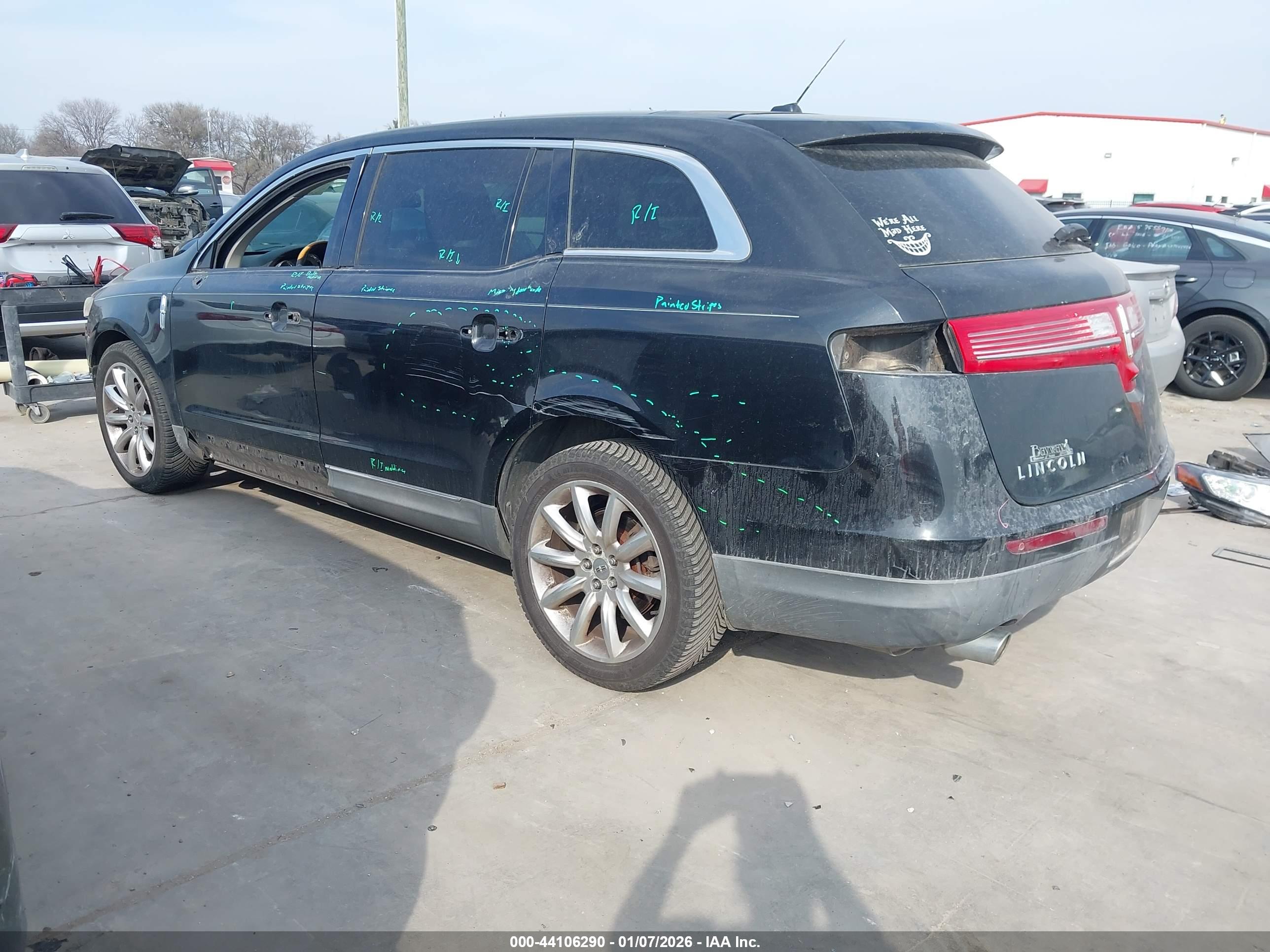 LINCOLN MKT image 3
