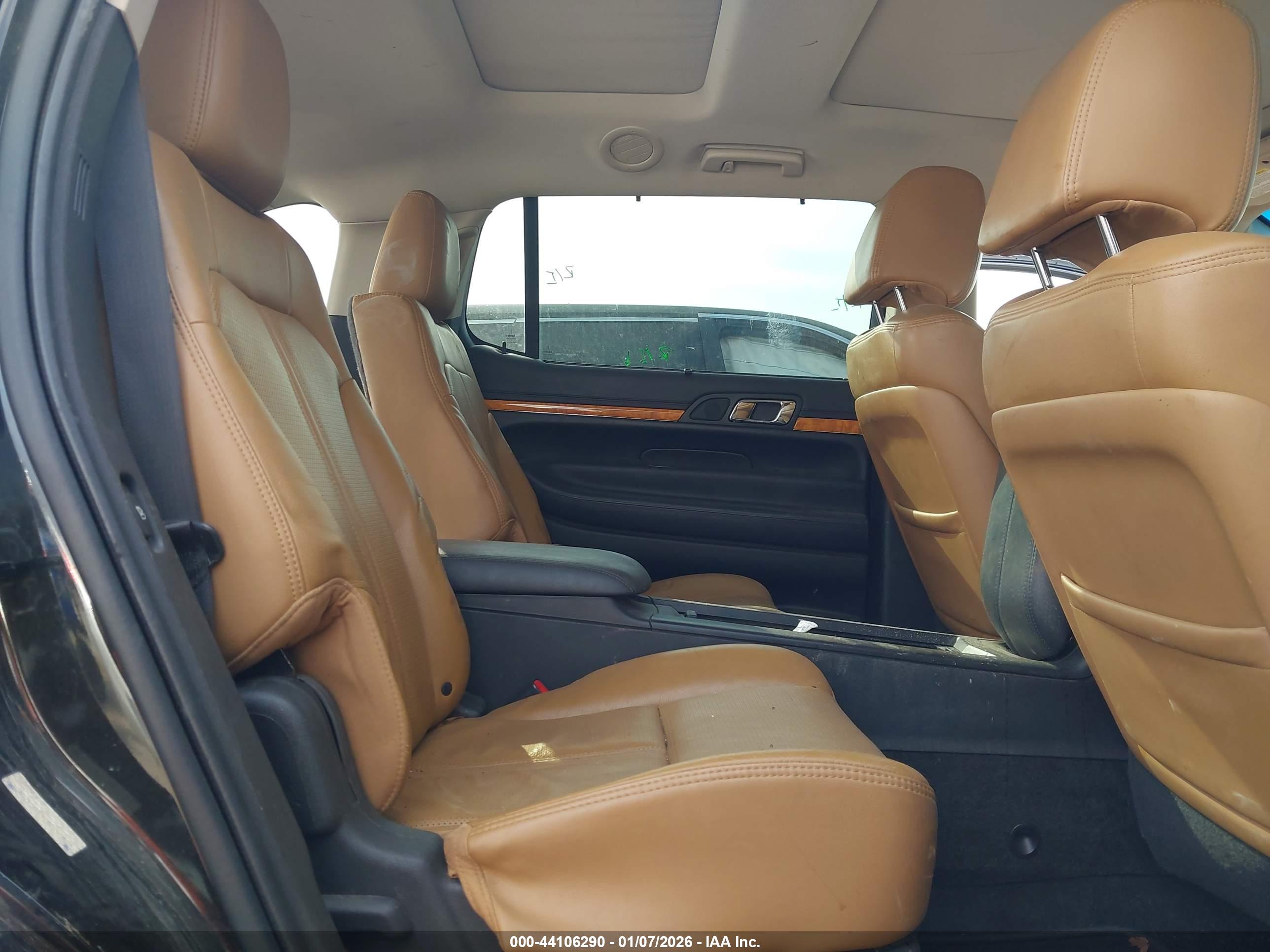 LINCOLN MKT image 5