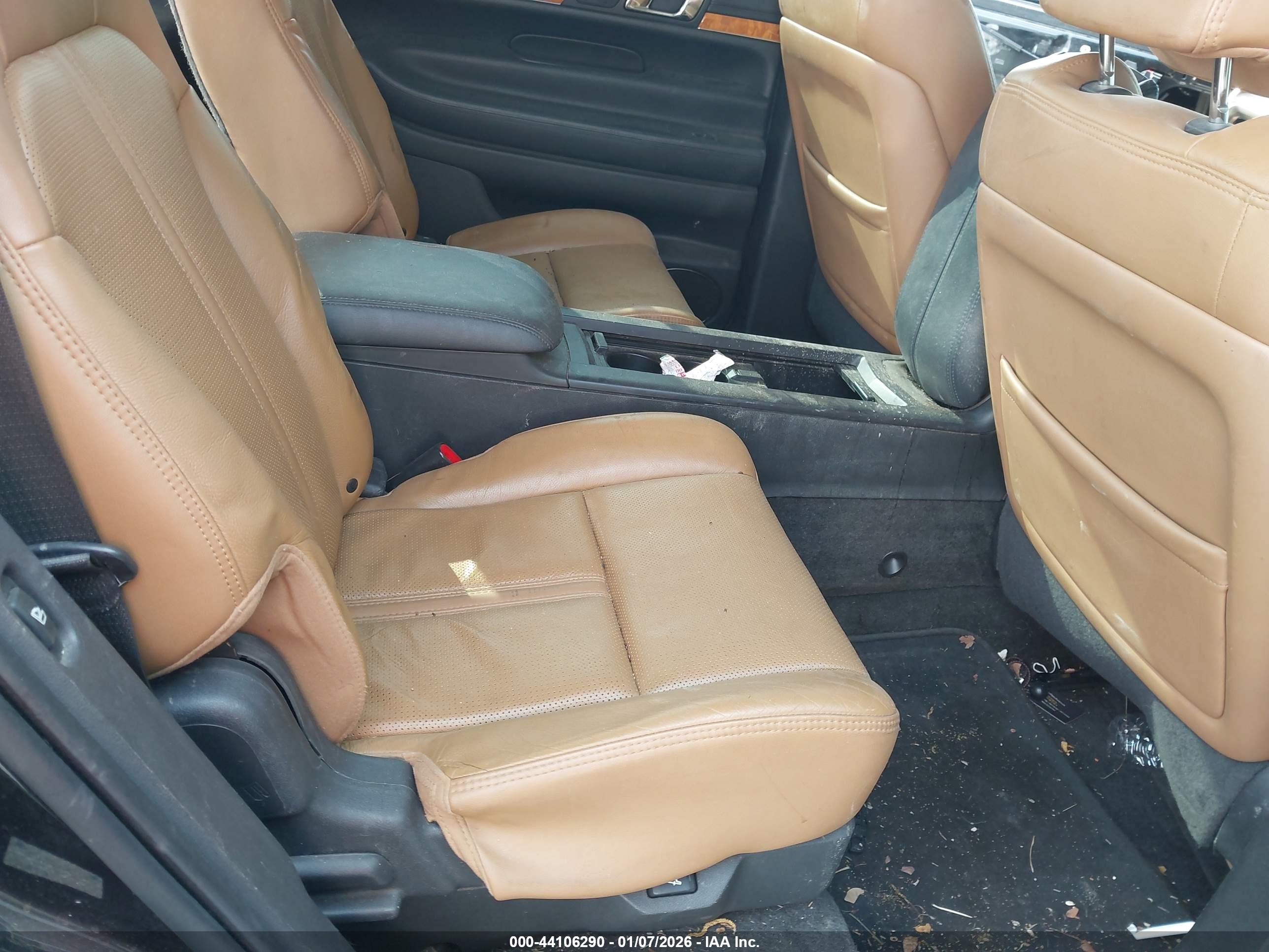 LINCOLN MKT image 8
