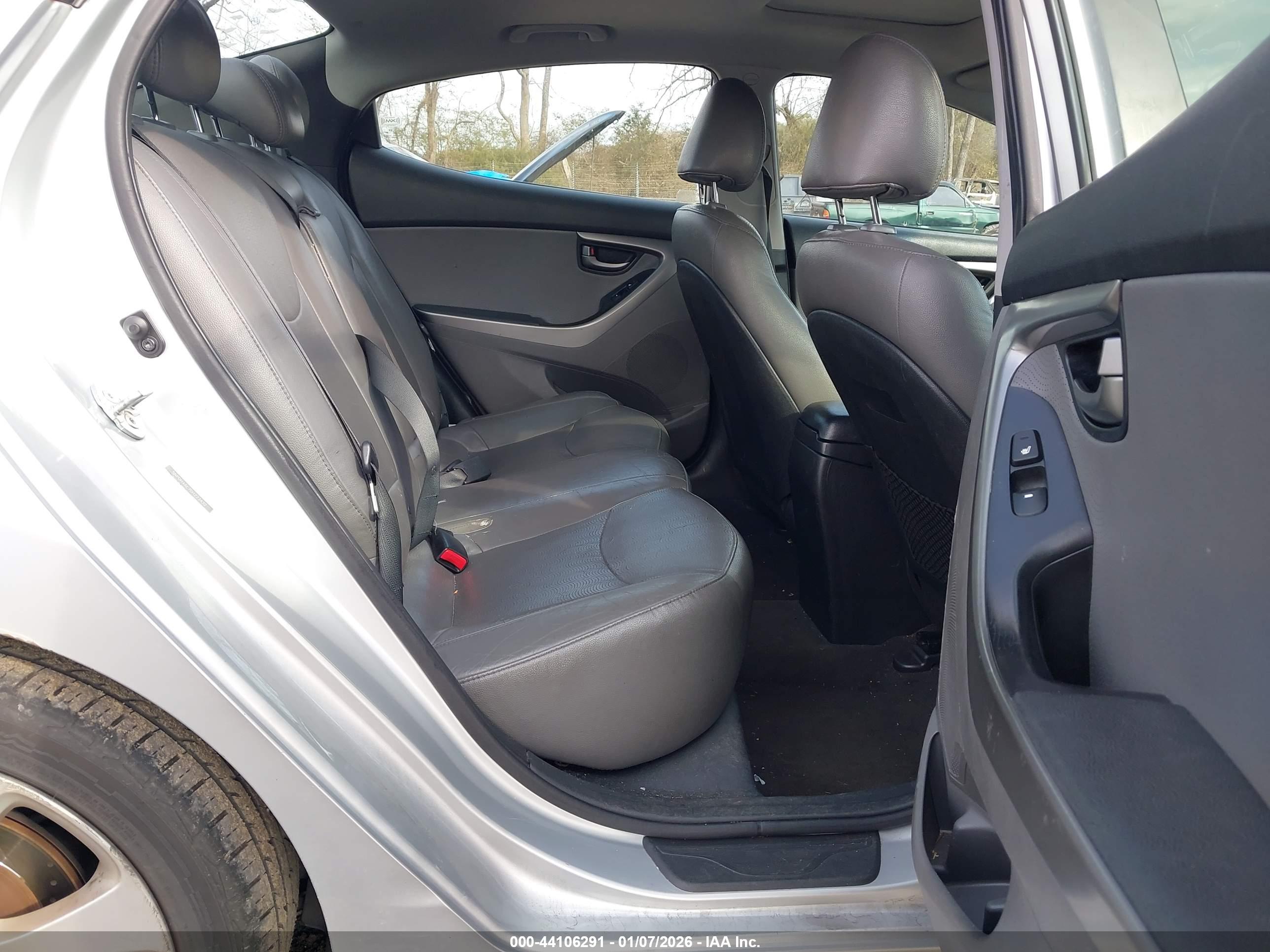 HYUNDAI ELANTRA image 8