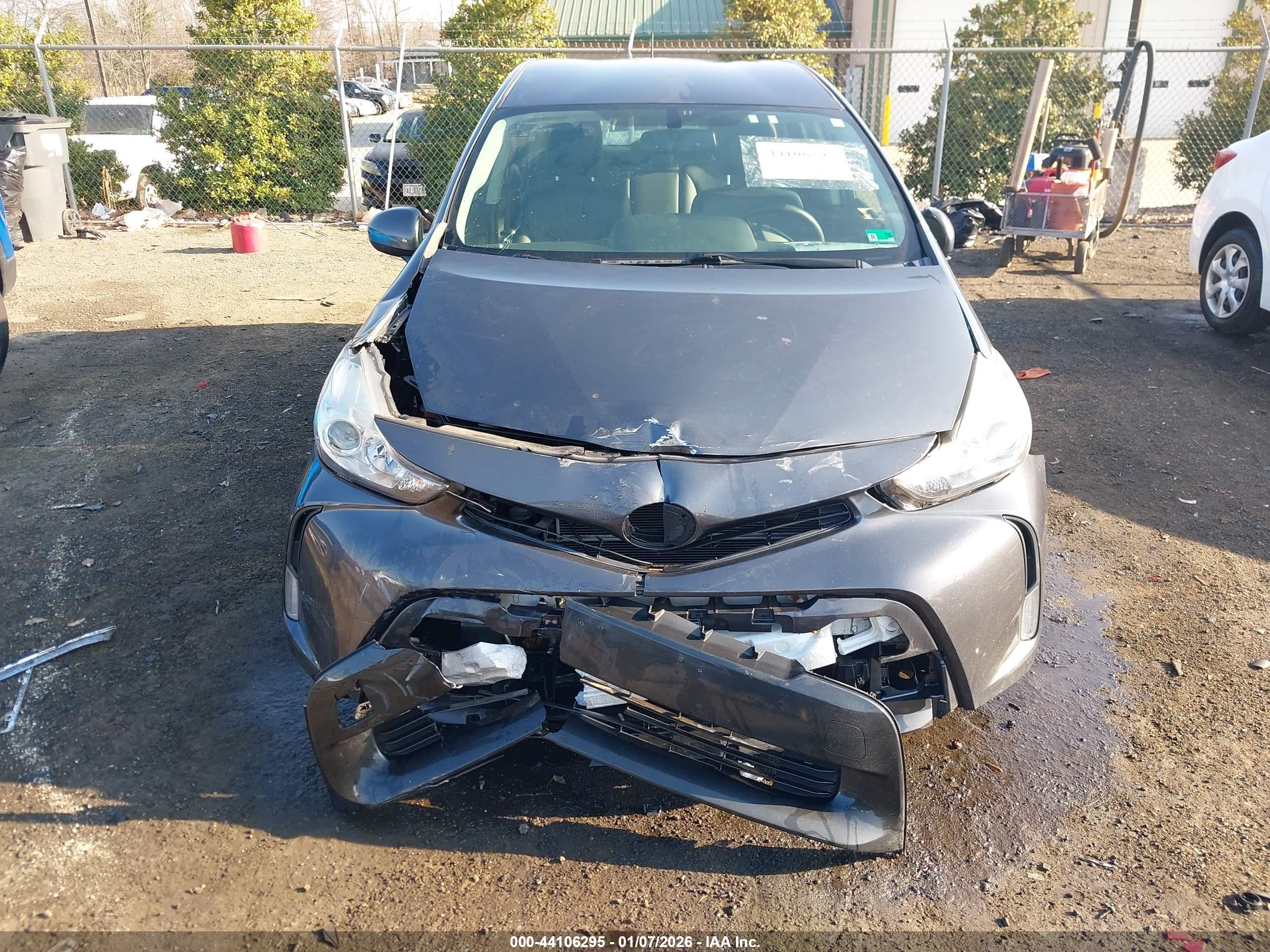 TOYOTA PRIUS image 6