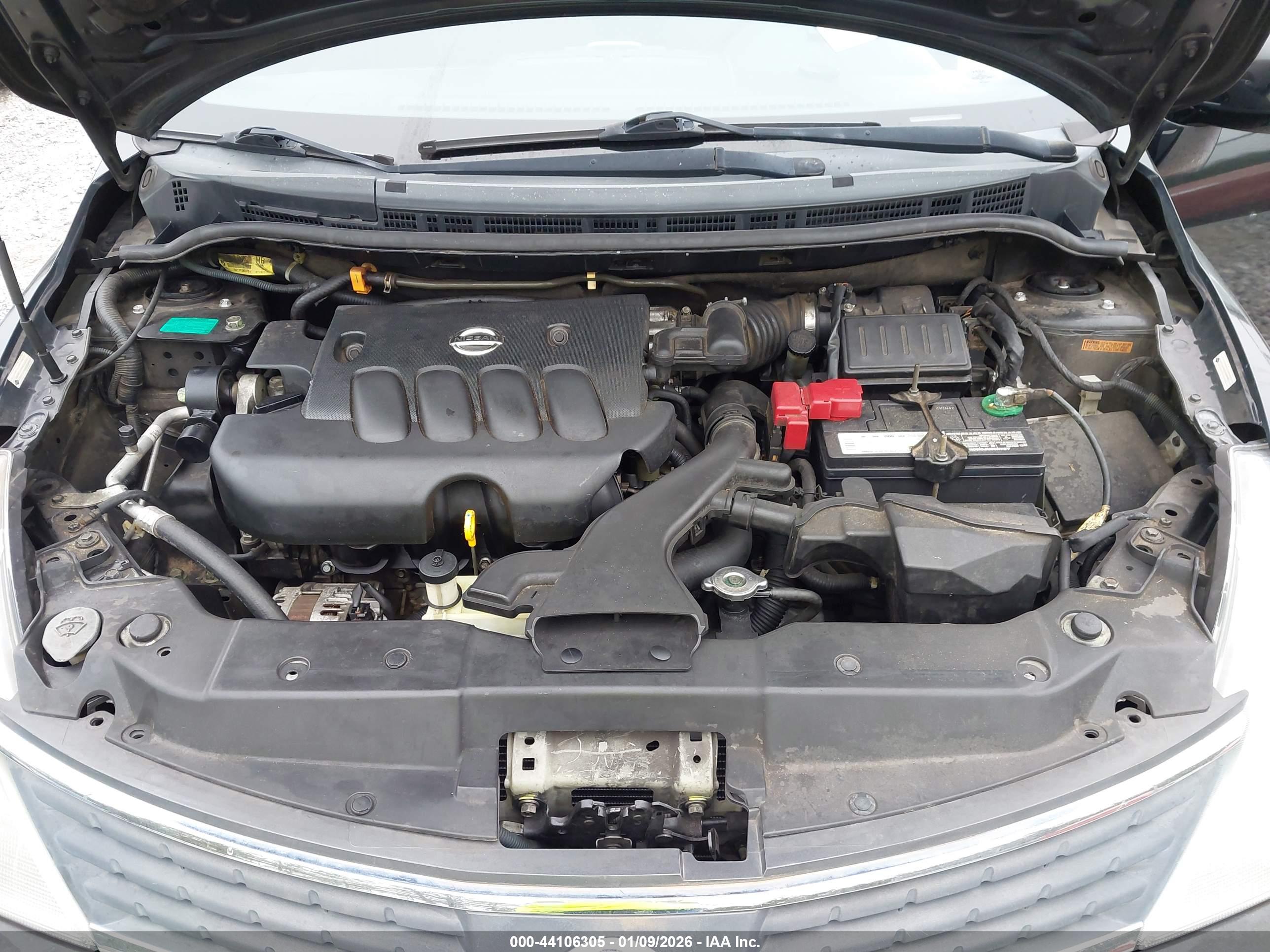 NISSAN VERSA image 10