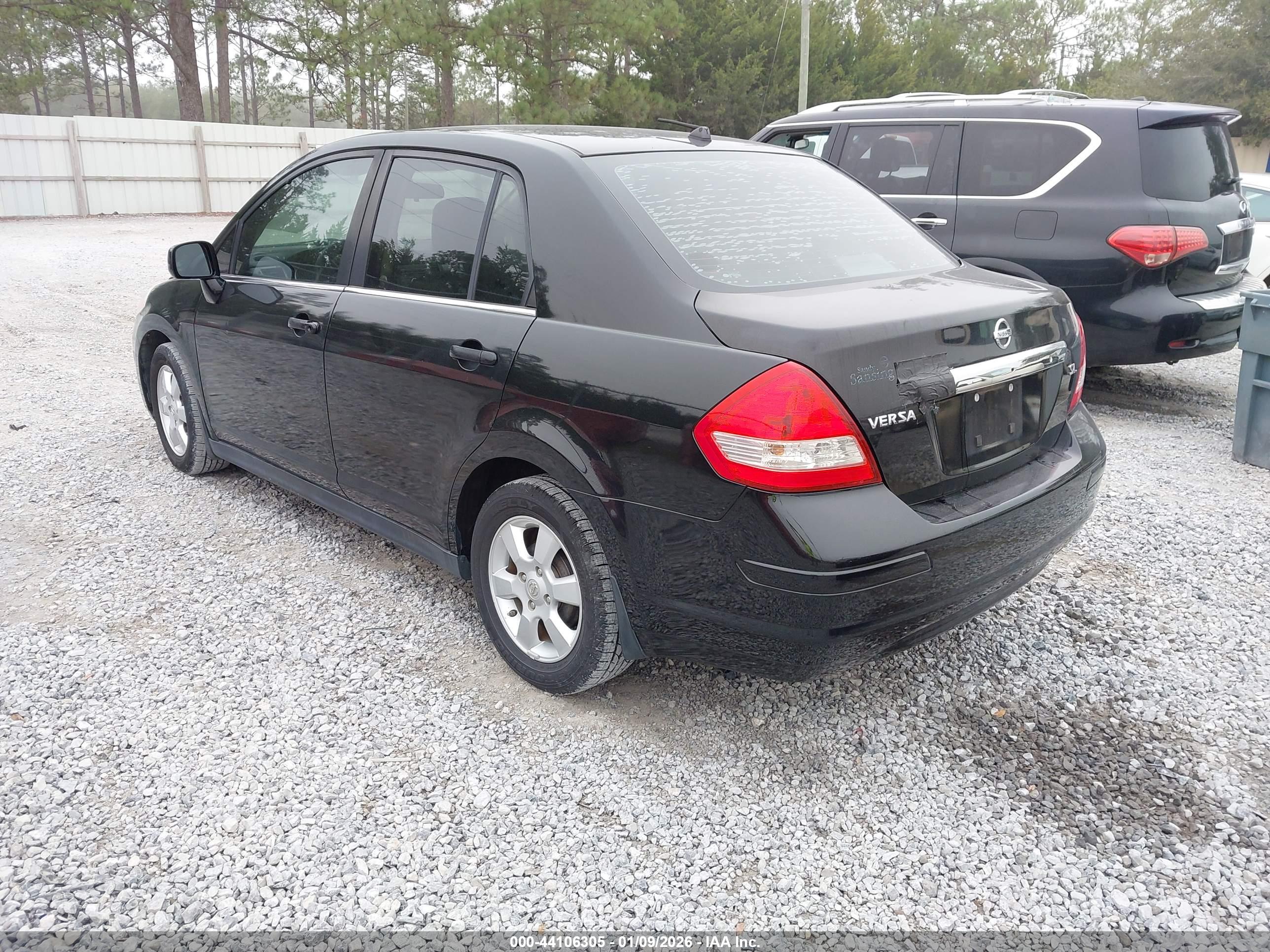 NISSAN VERSA image 3