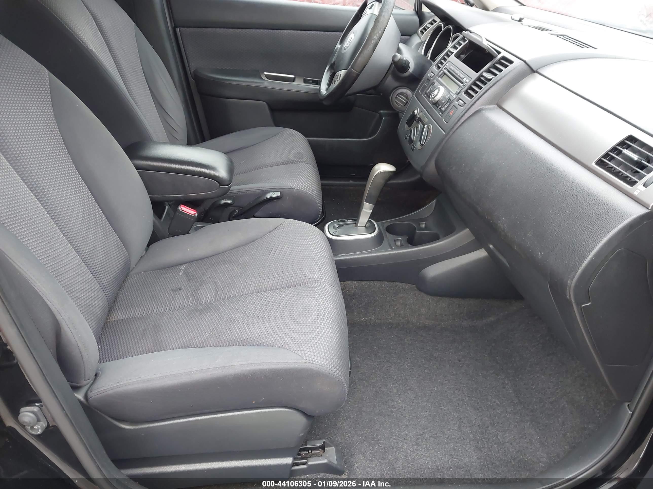 NISSAN VERSA image 5