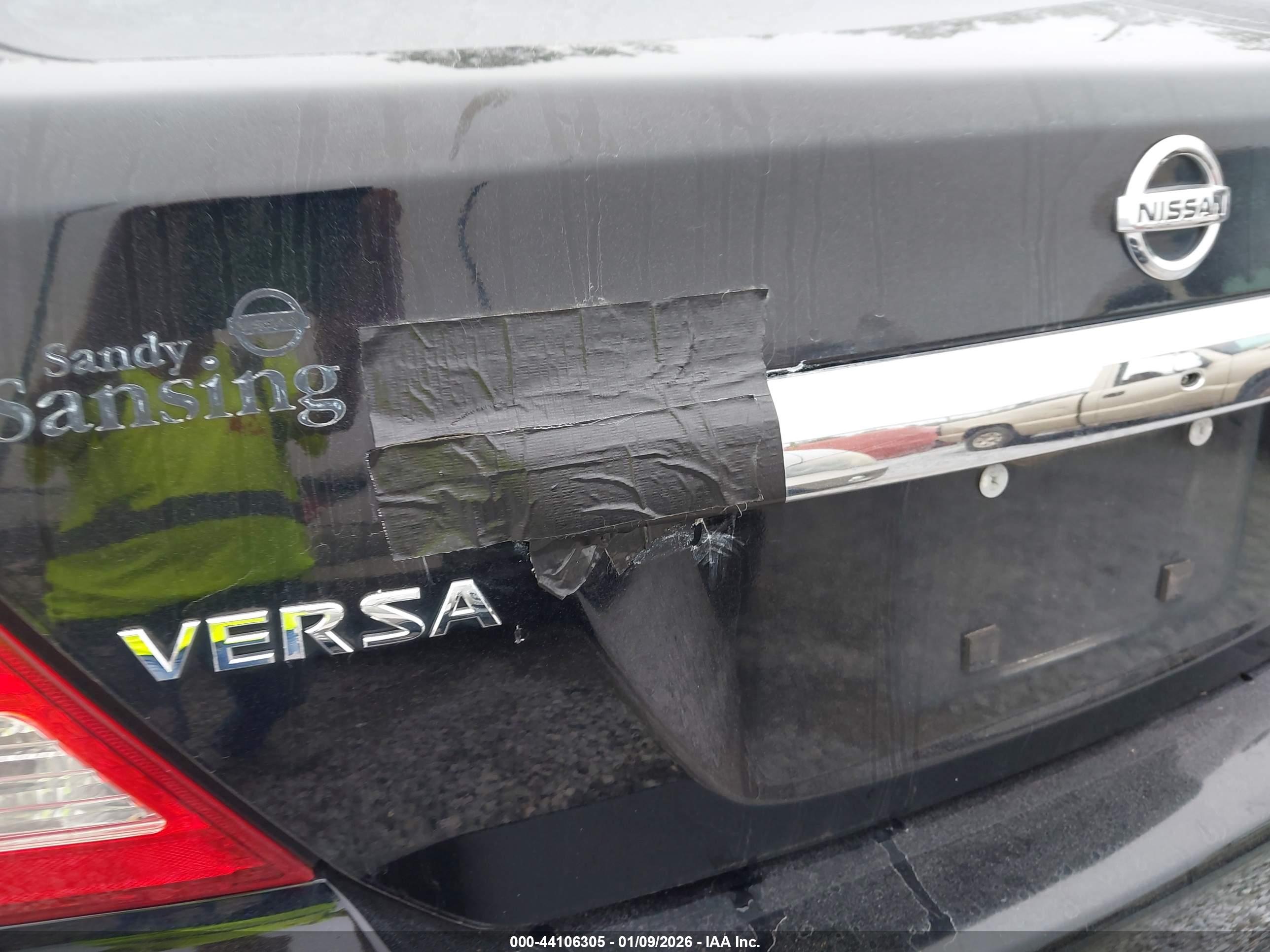 NISSAN VERSA image 6