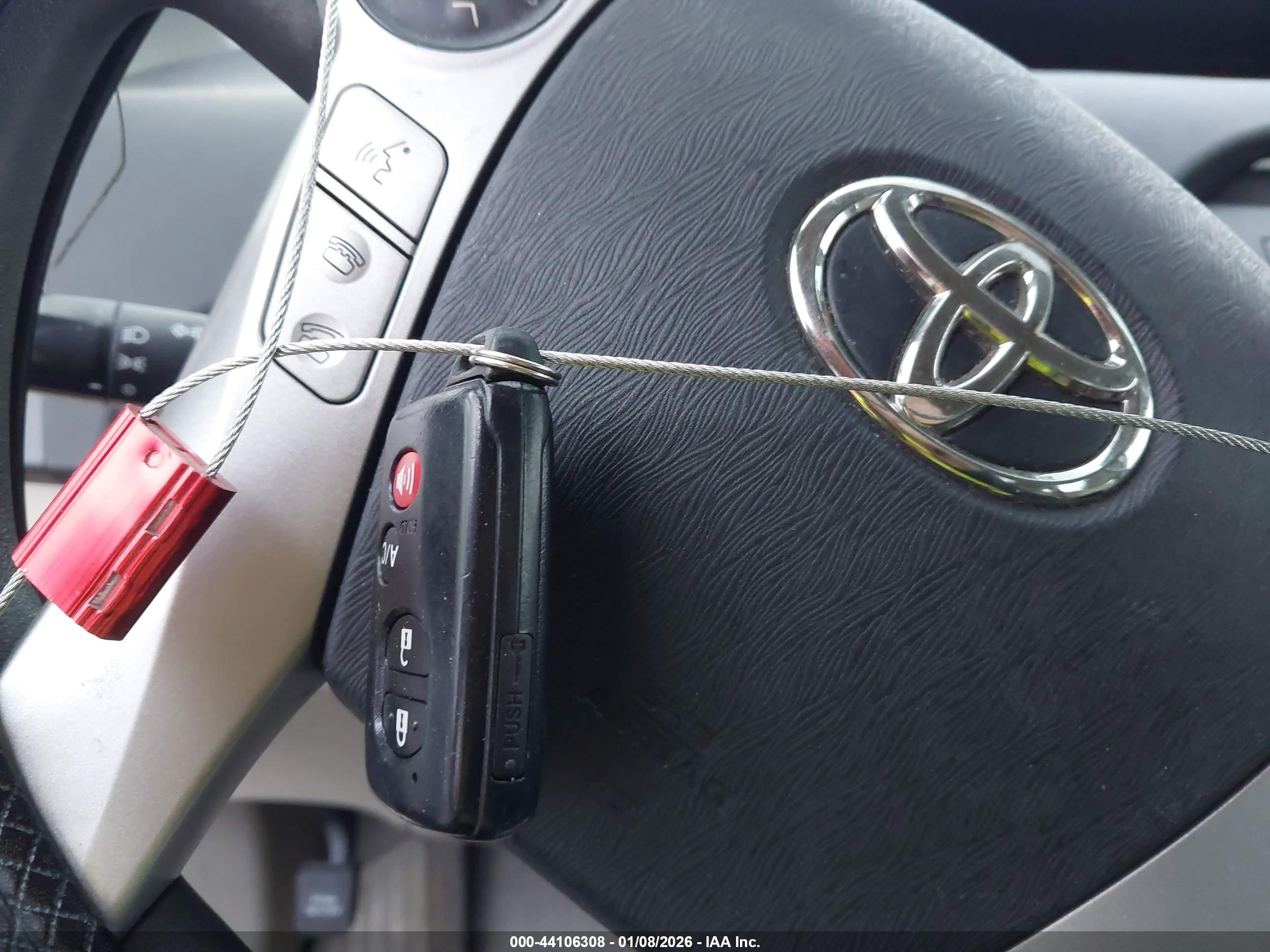 TOYOTA PRIUS image 11