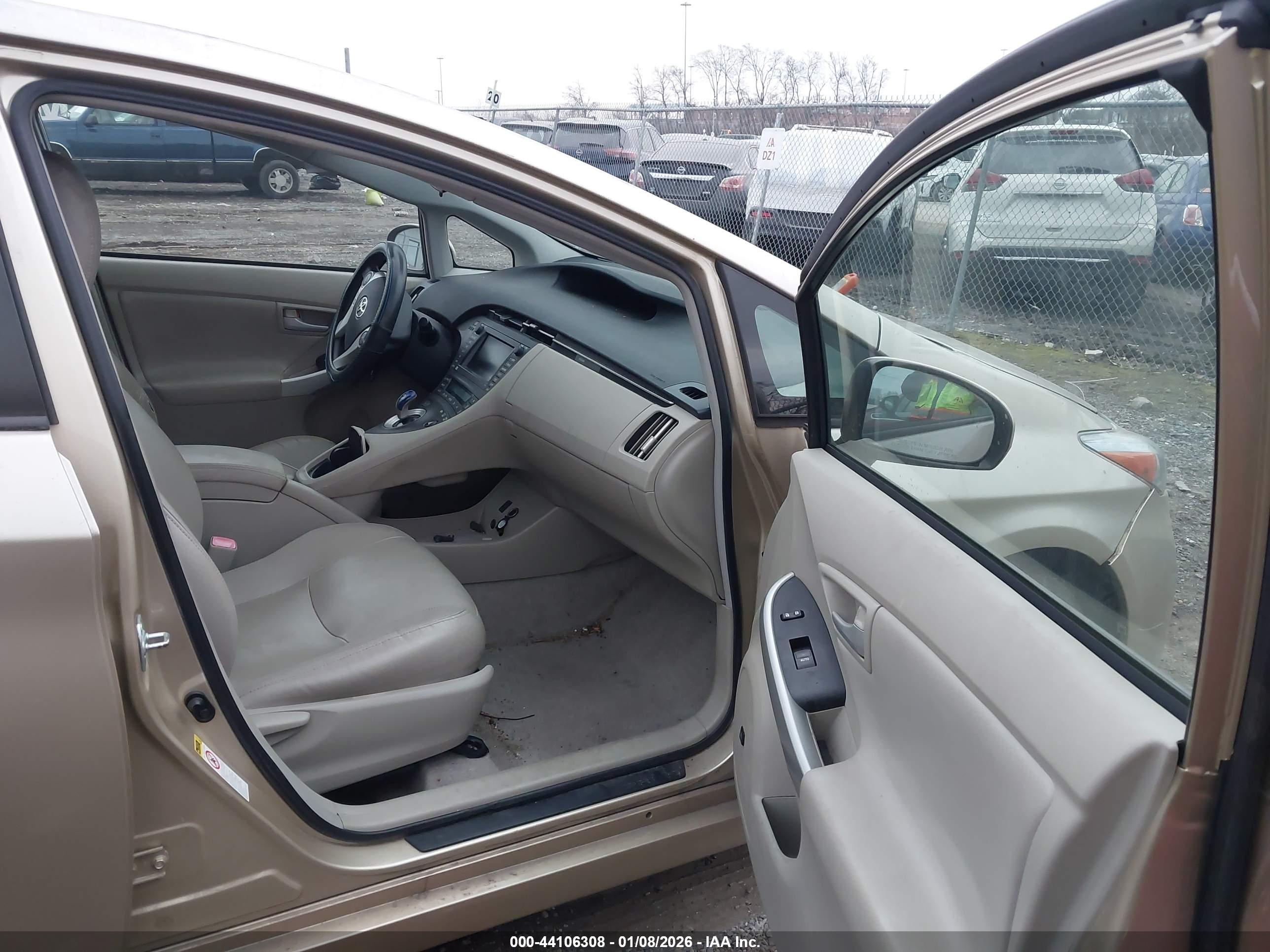 TOYOTA PRIUS image 5