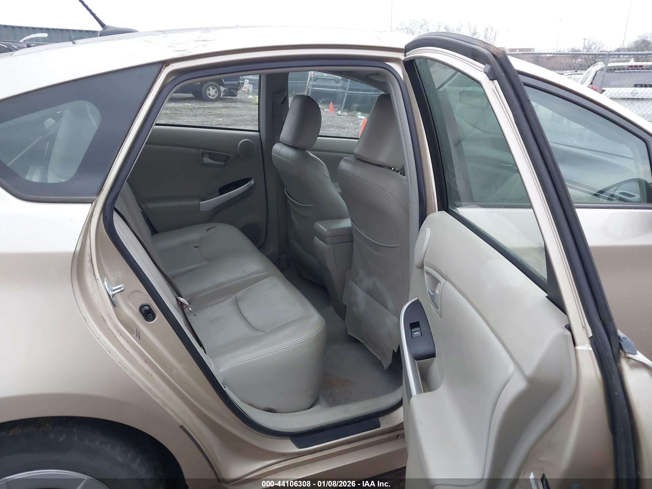 TOYOTA PRIUS image 8