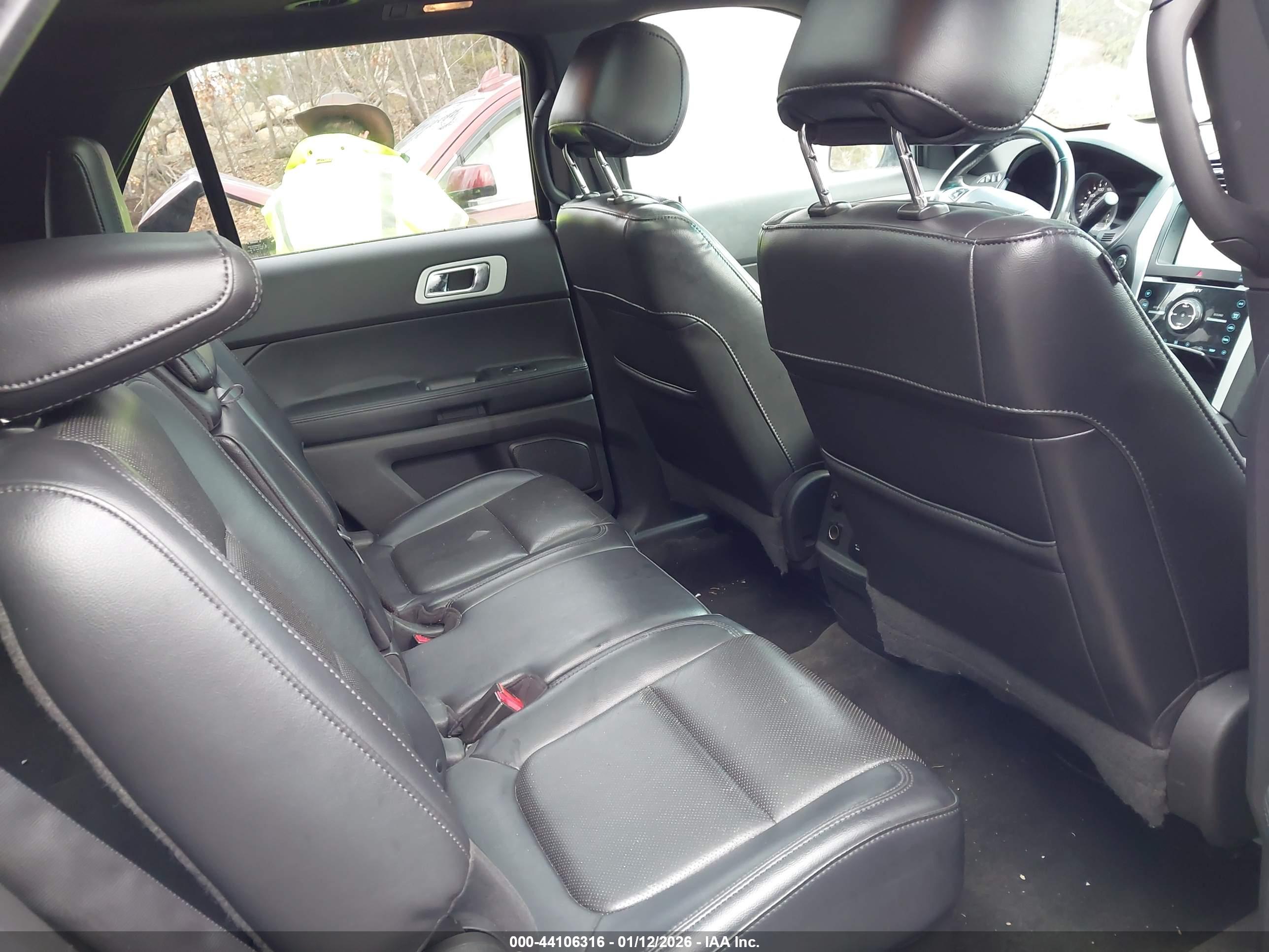 FORD EXPLORER image 8