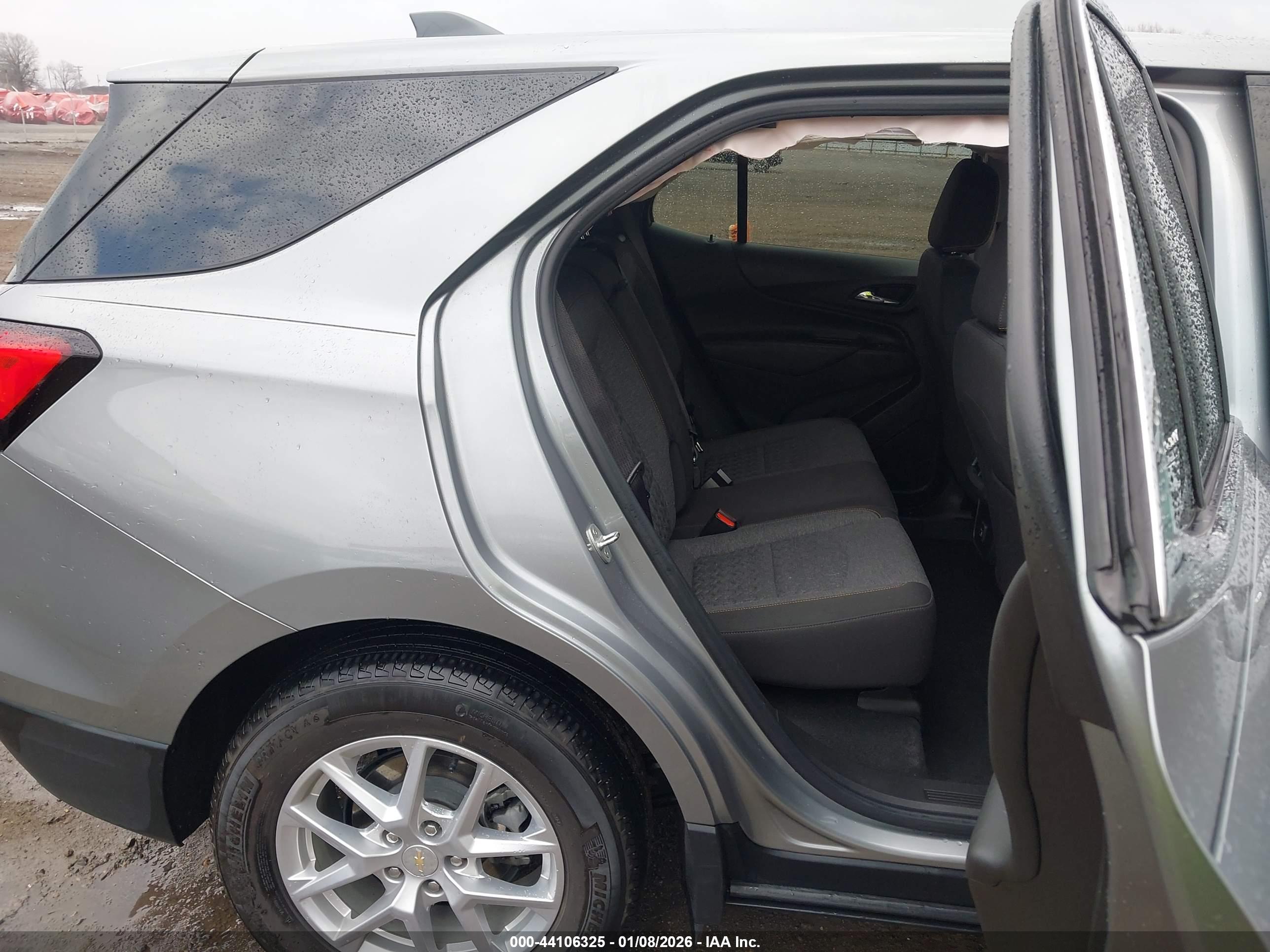CHEVROLET EQUINOX image 8