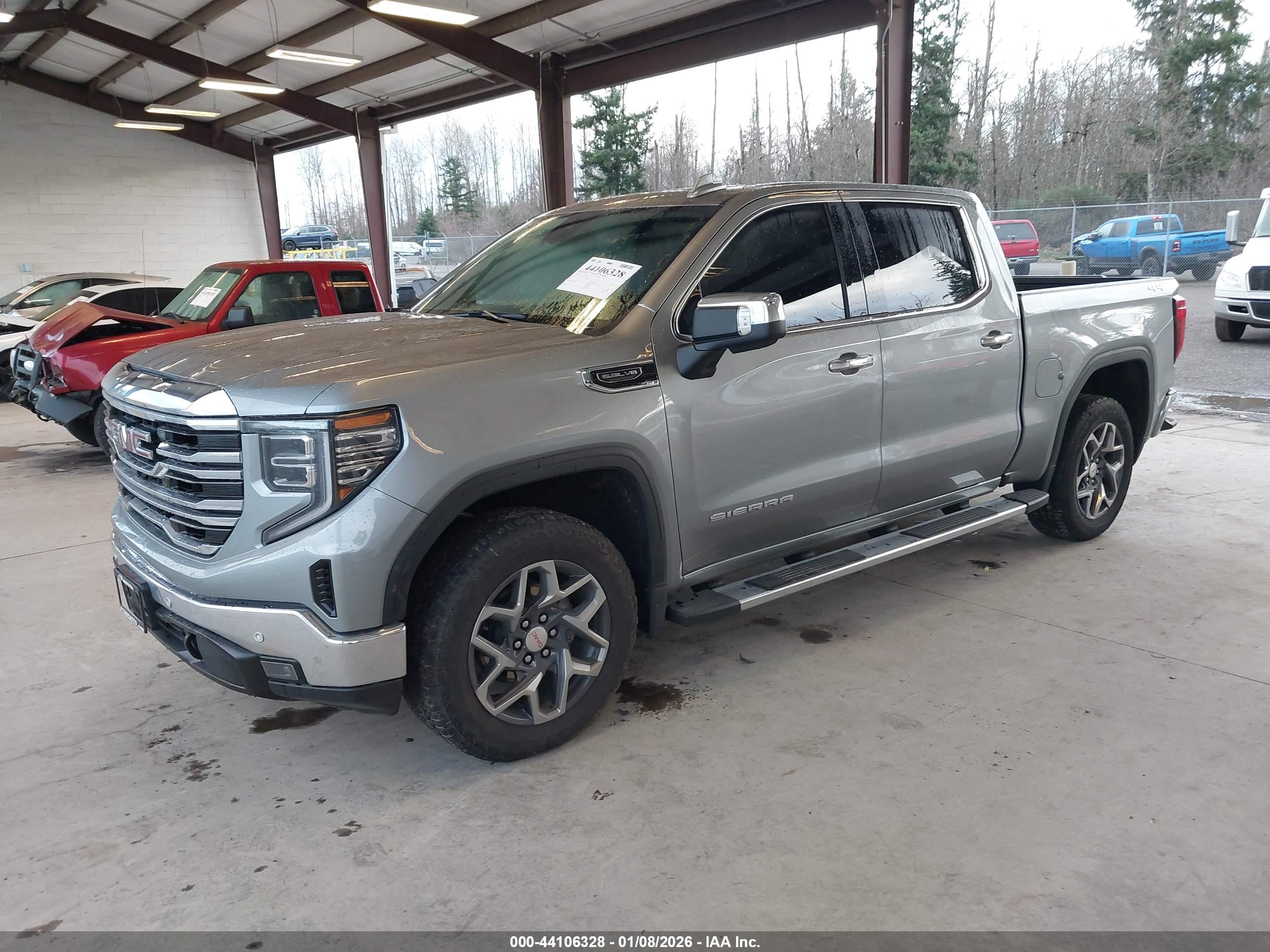 GMC SIERRA image 2