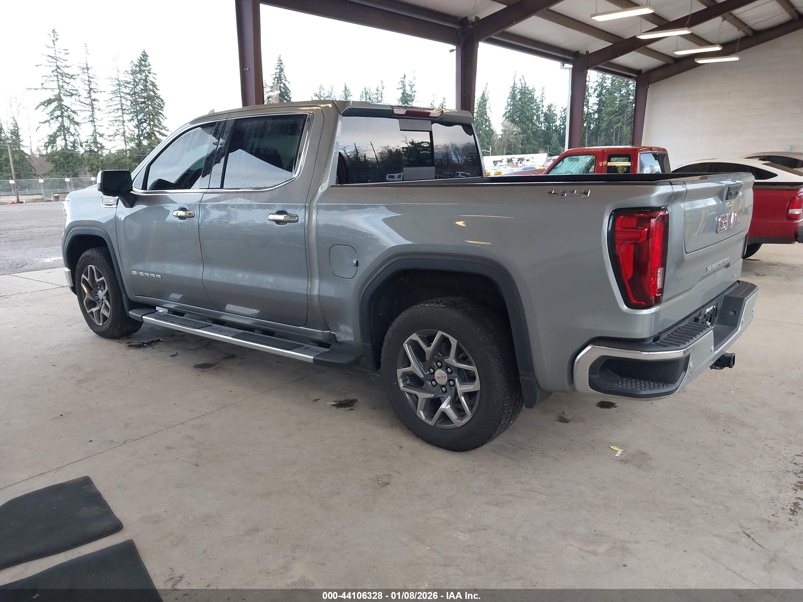 GMC SIERRA image 3