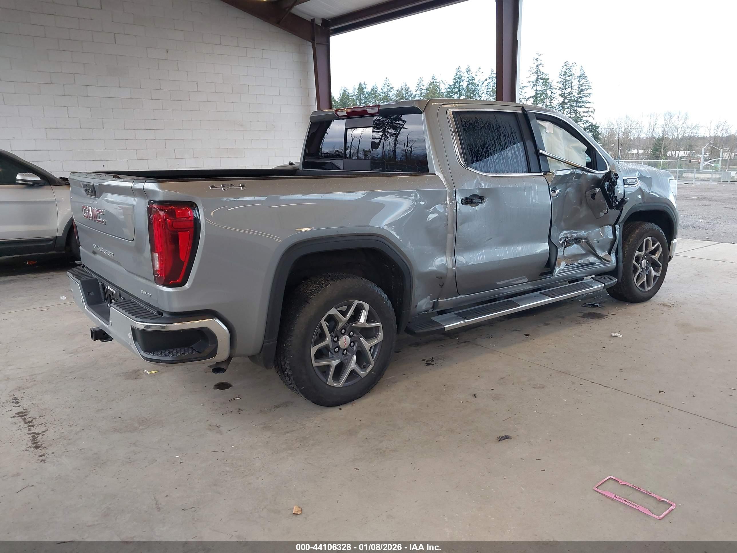 GMC SIERRA image 4