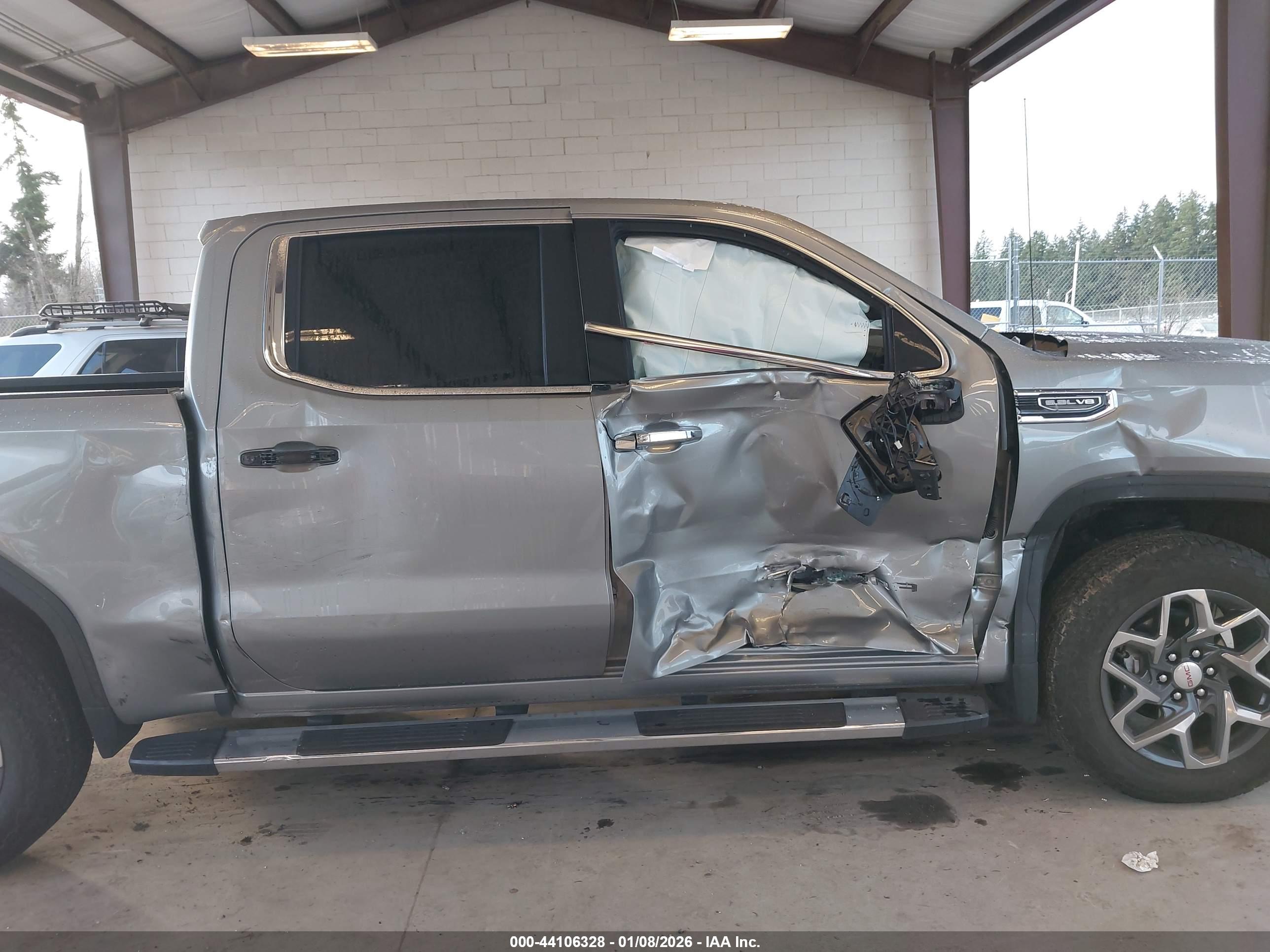 GMC SIERRA image 6