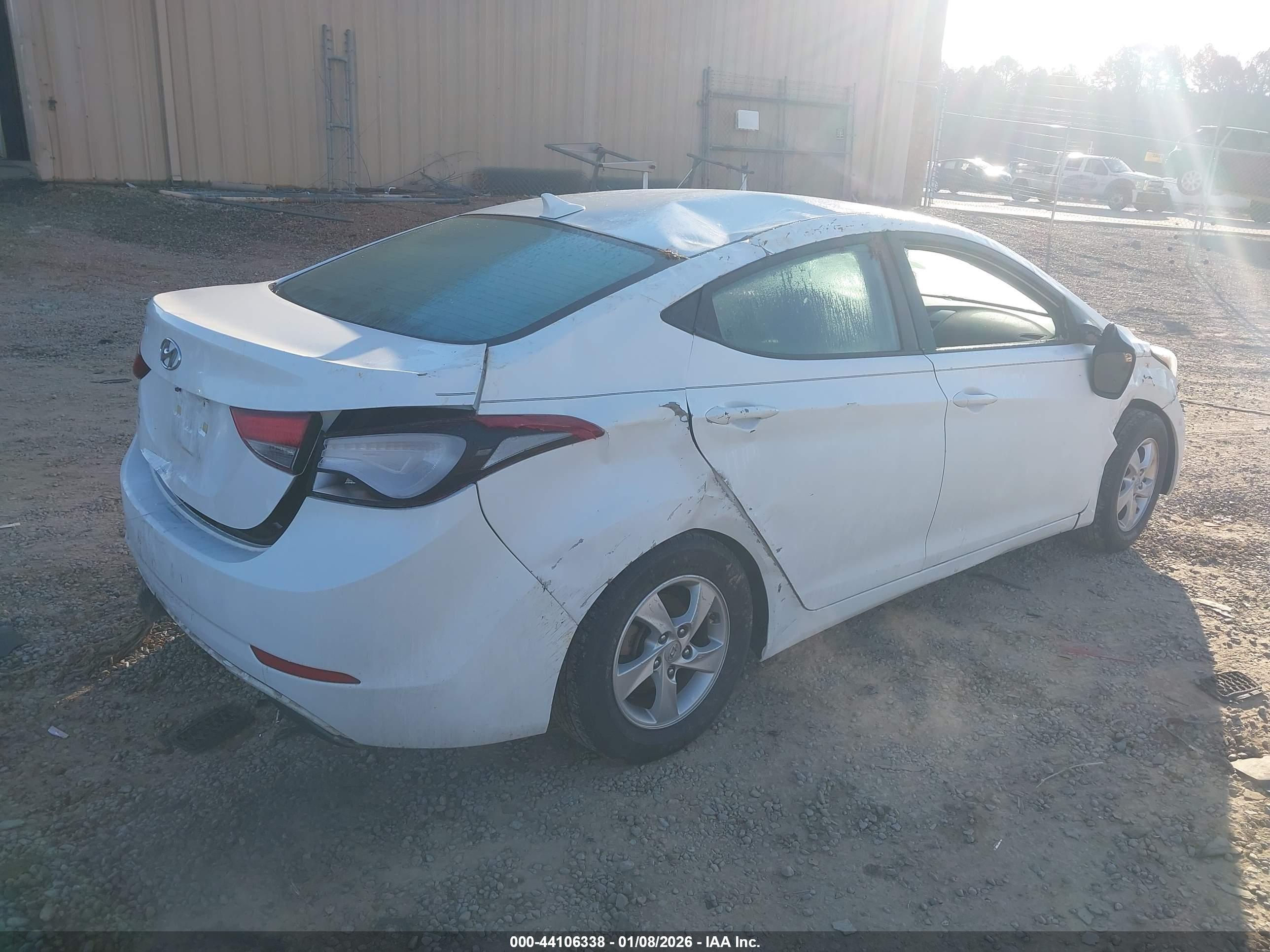 HYUNDAI ELANTRA image 4