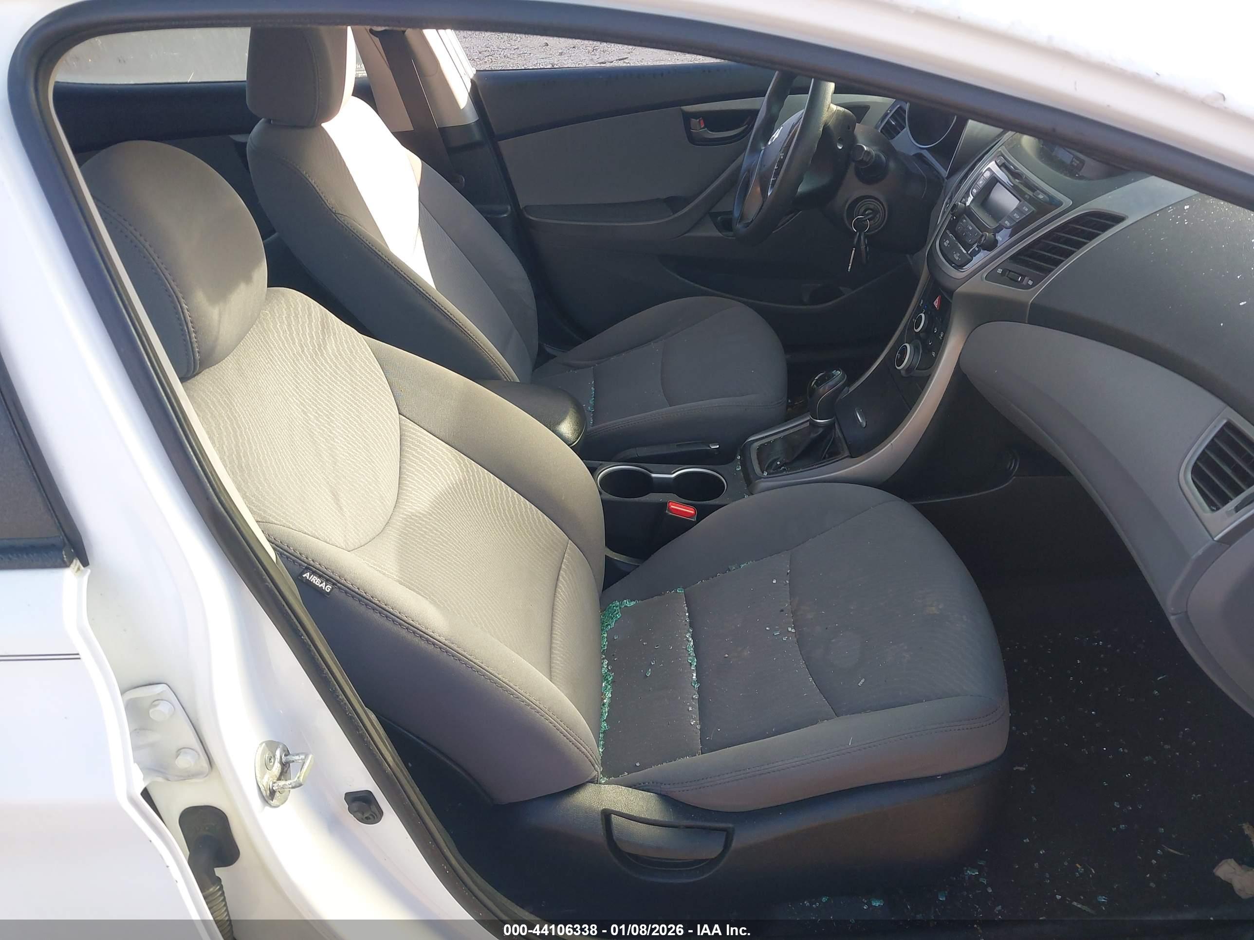 HYUNDAI ELANTRA image 5