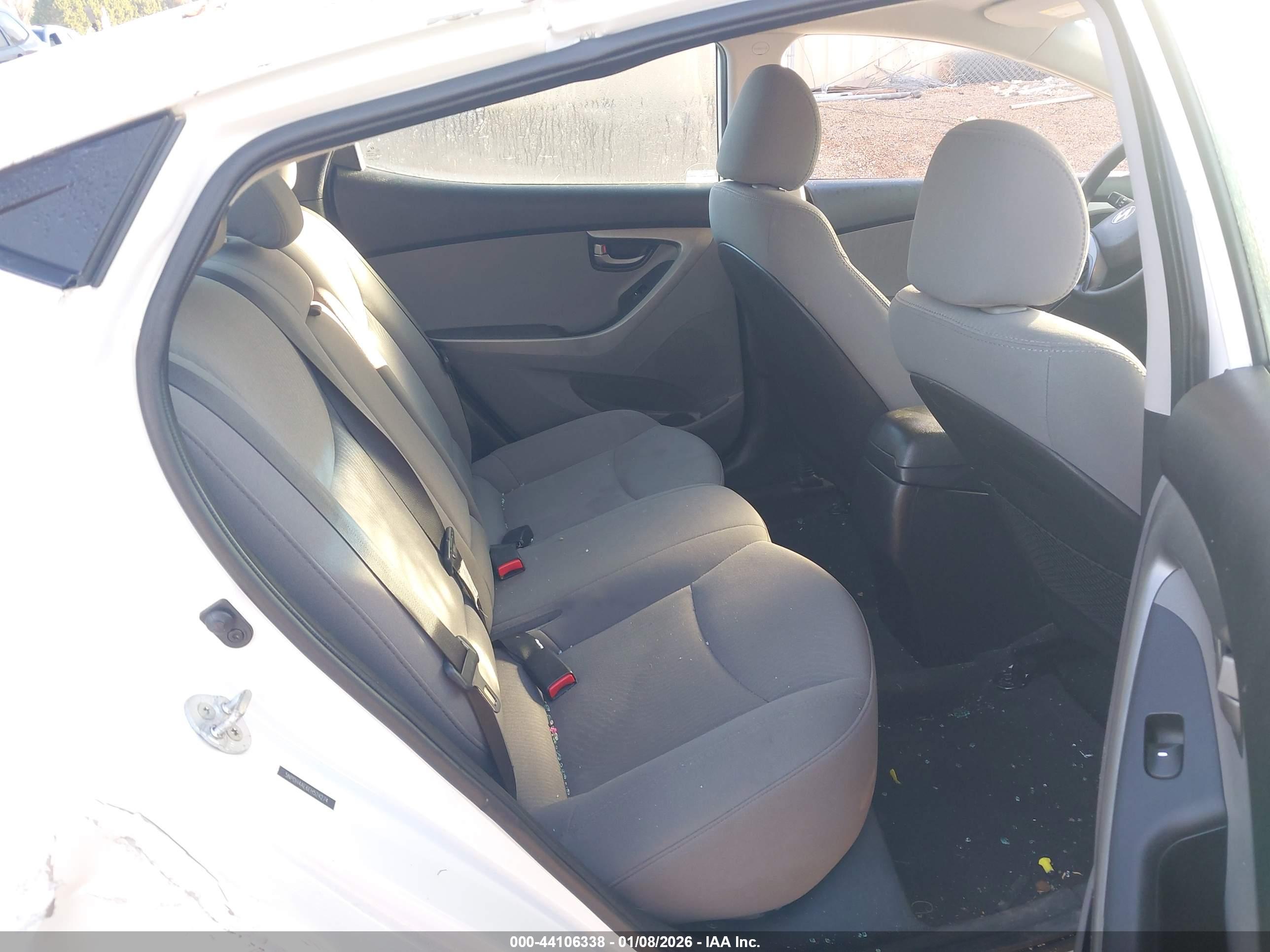 HYUNDAI ELANTRA image 8