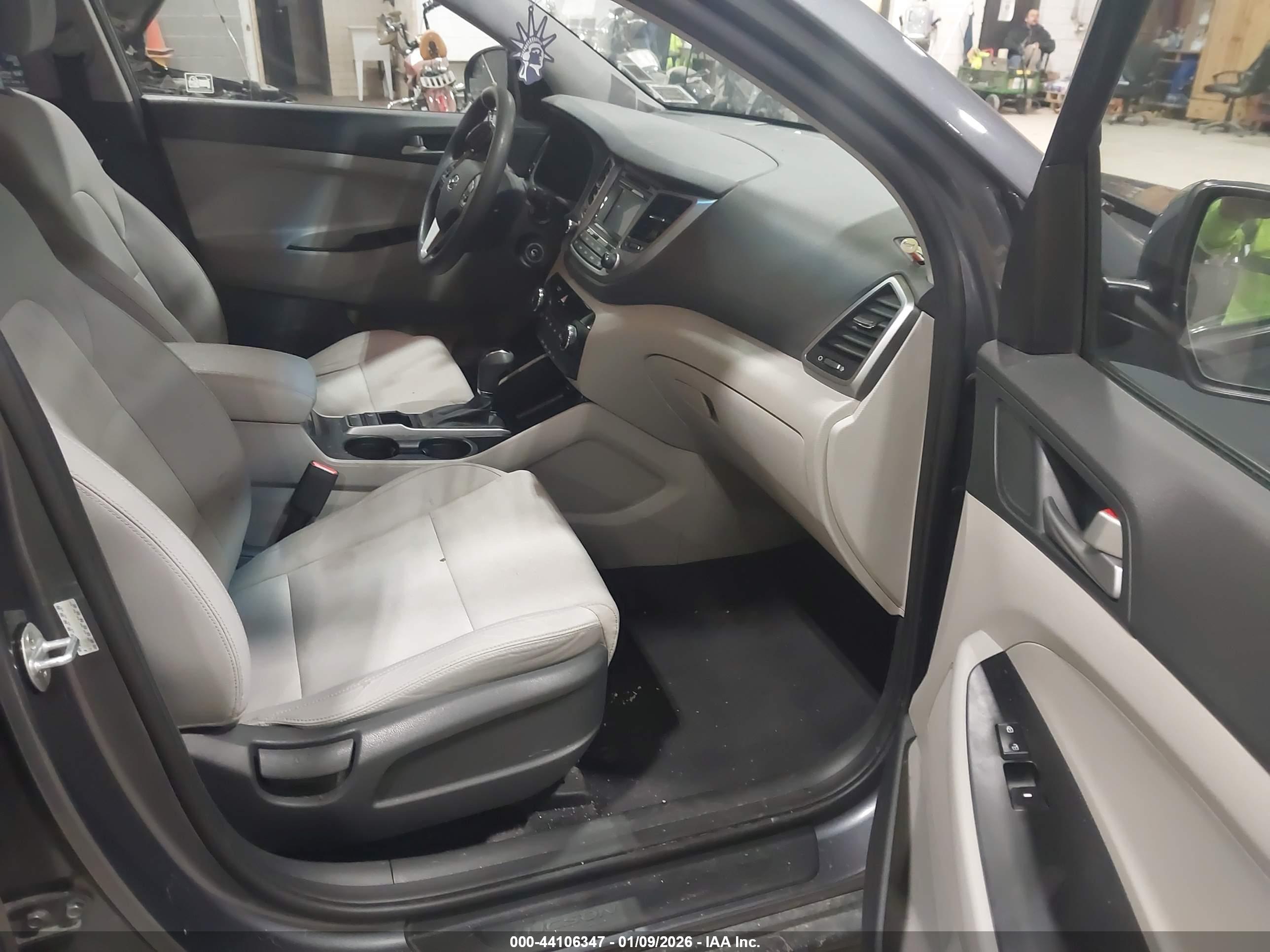 HYUNDAI TUCSON image 5