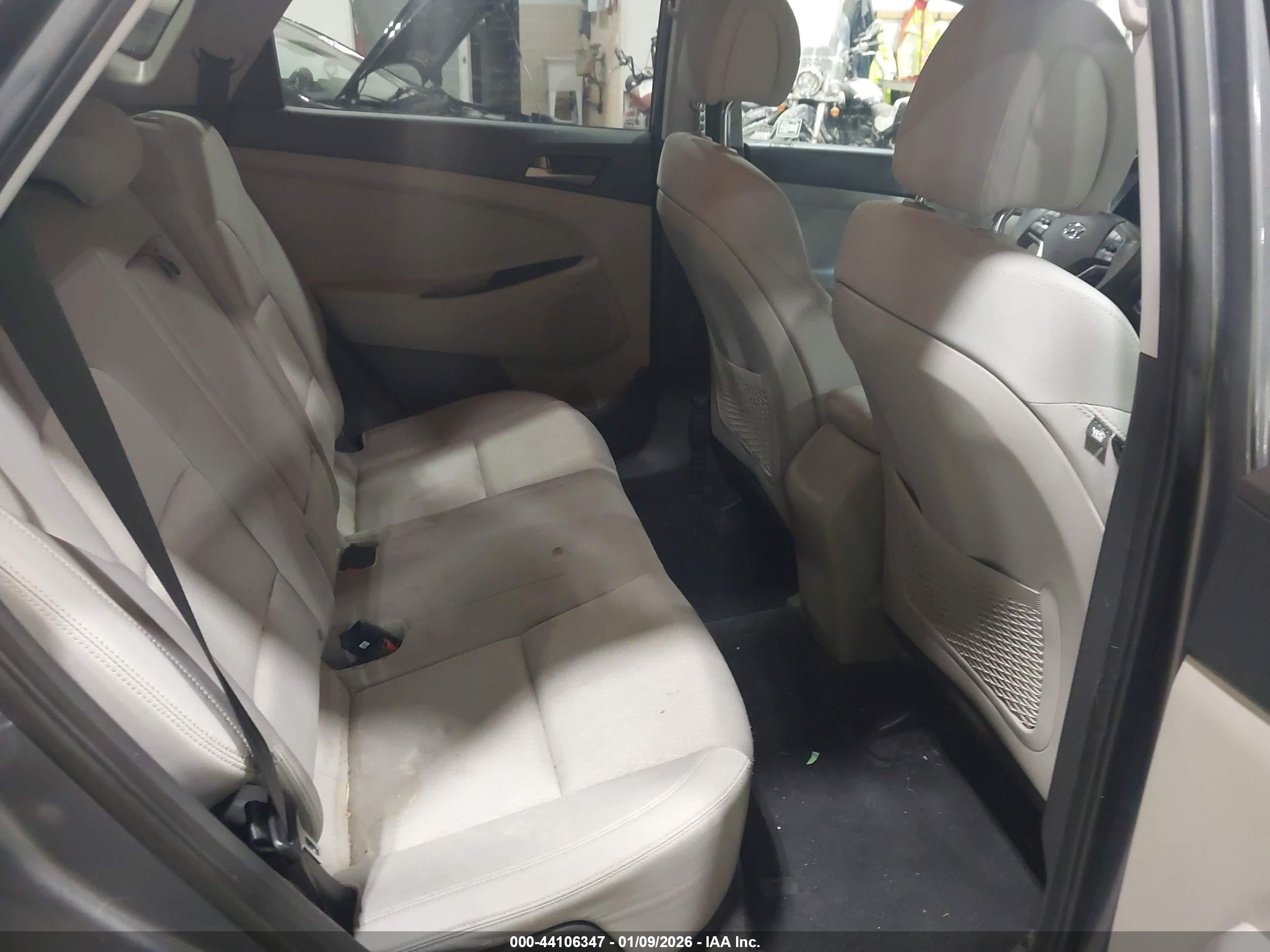 HYUNDAI TUCSON image 8