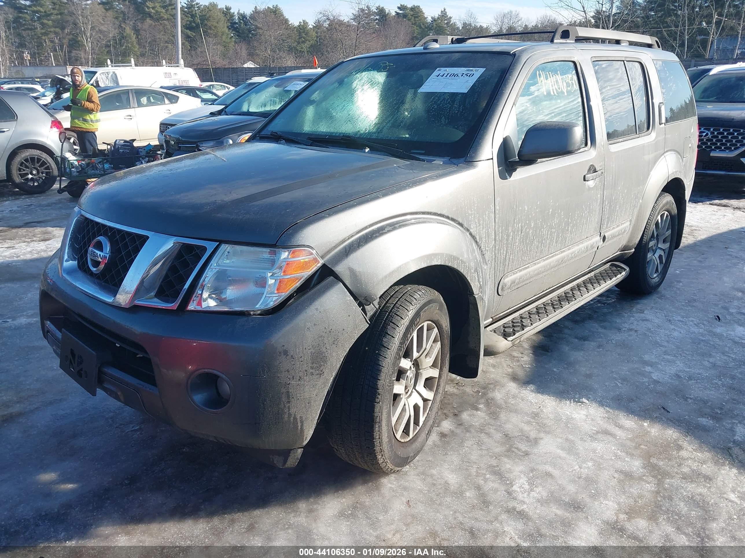 NISSAN PATHFINDER image 2