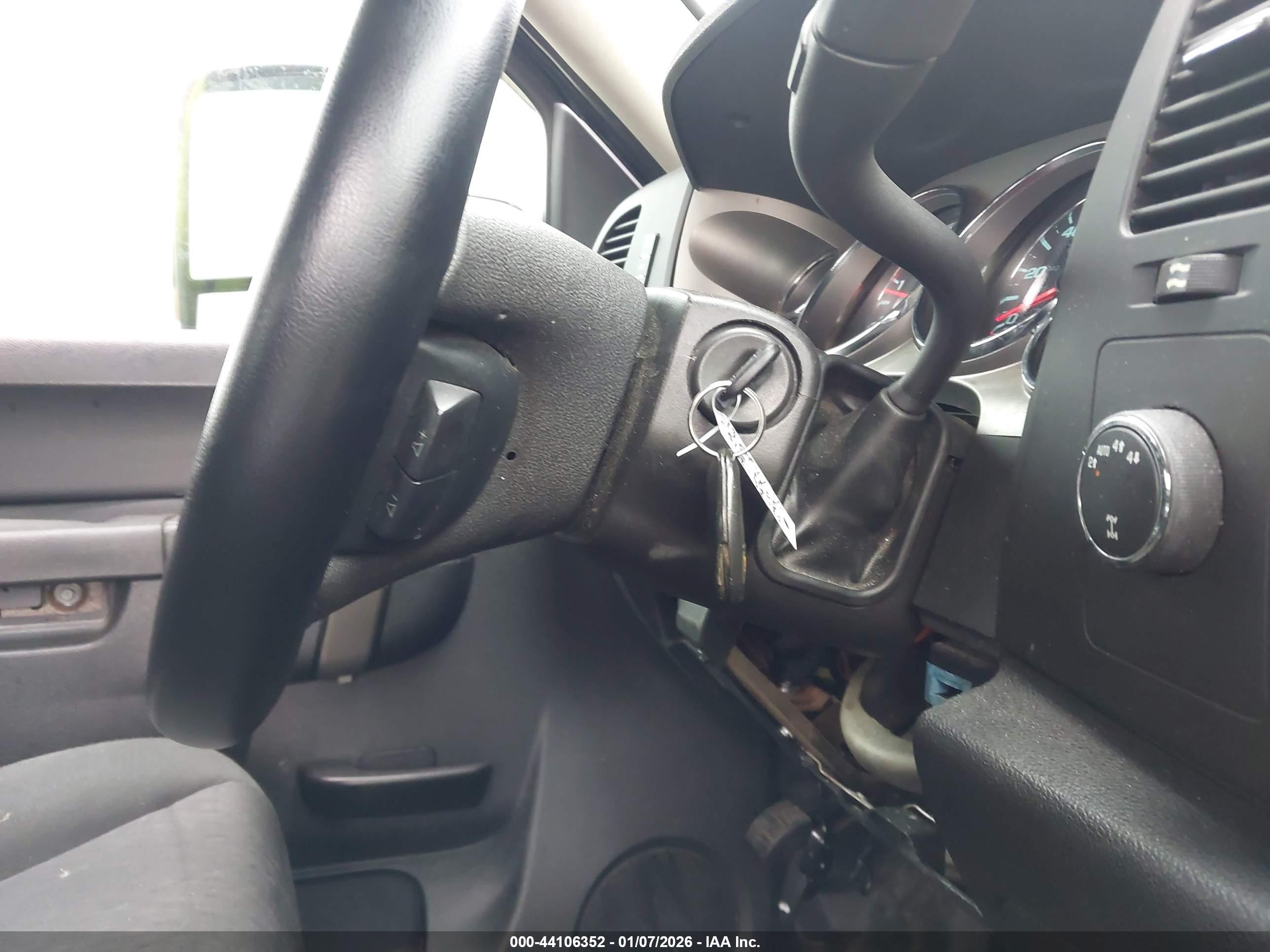 CHEVROLET SILVERADO image 11
