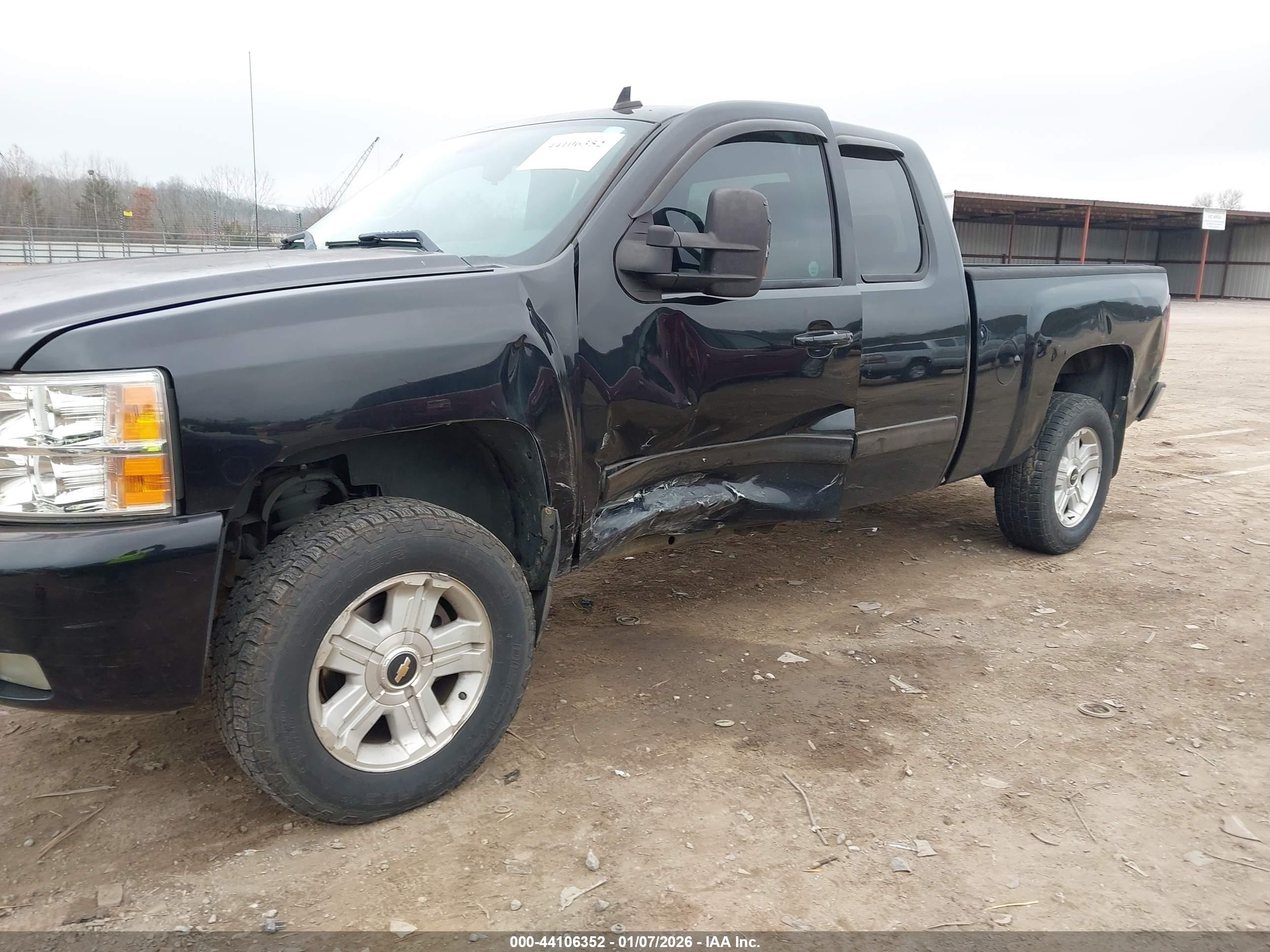 CHEVROLET SILVERADO image 2