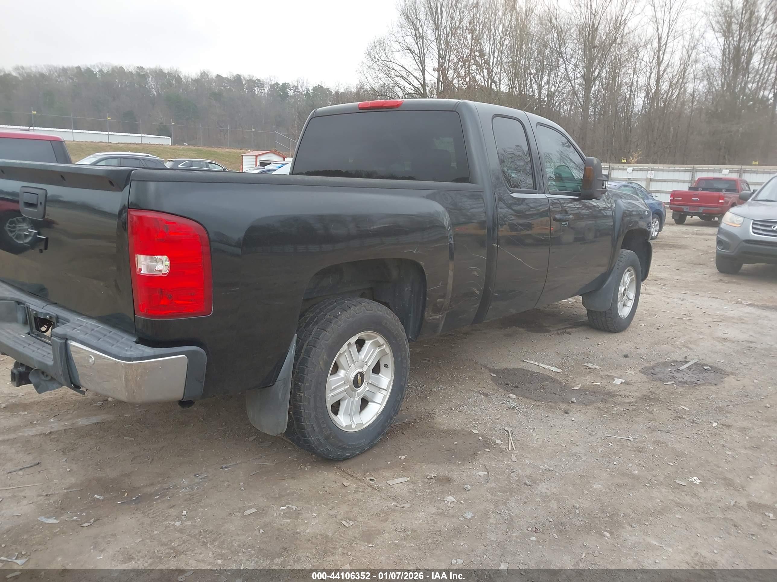 CHEVROLET SILVERADO image 4