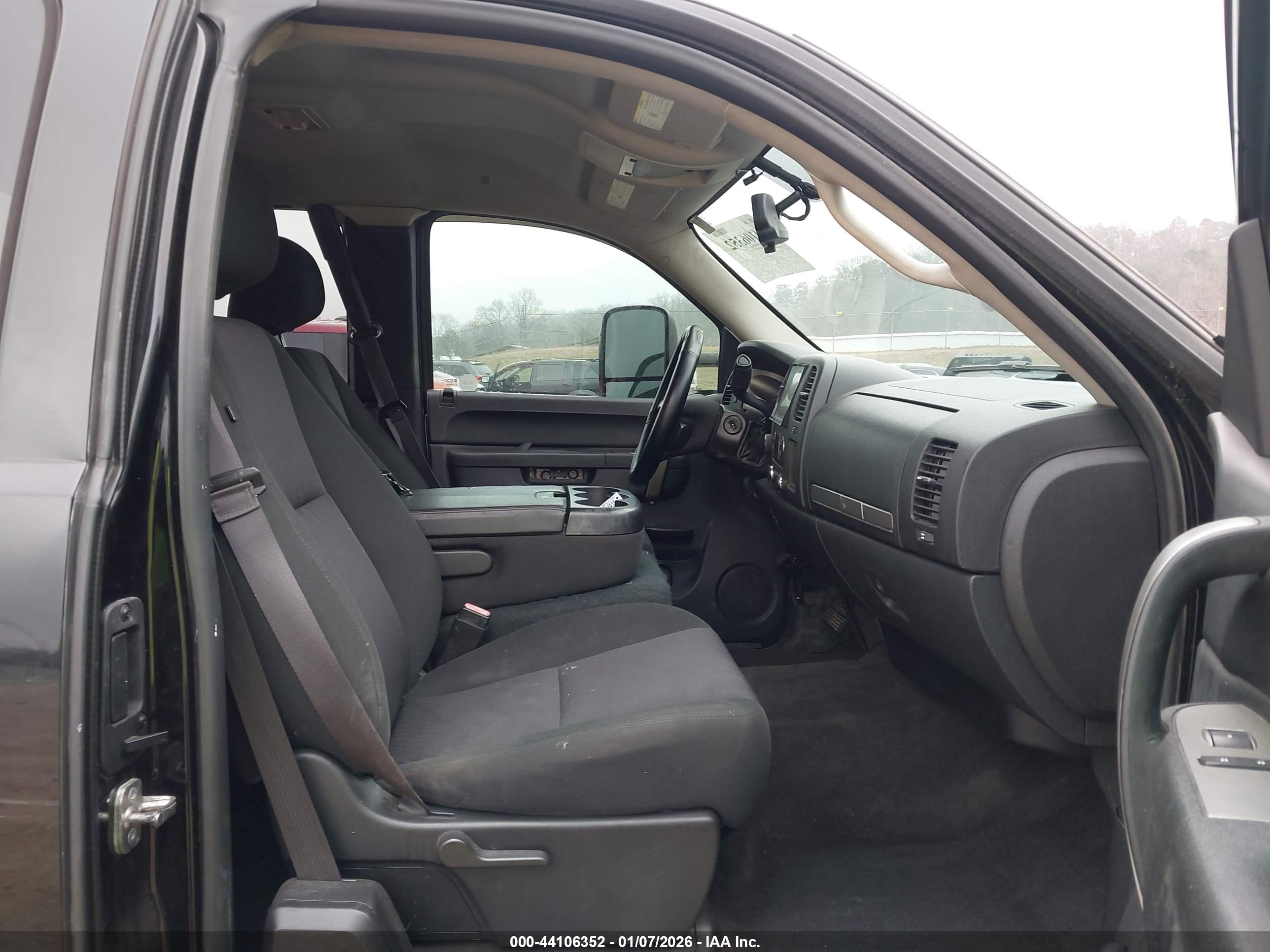CHEVROLET SILVERADO image 5