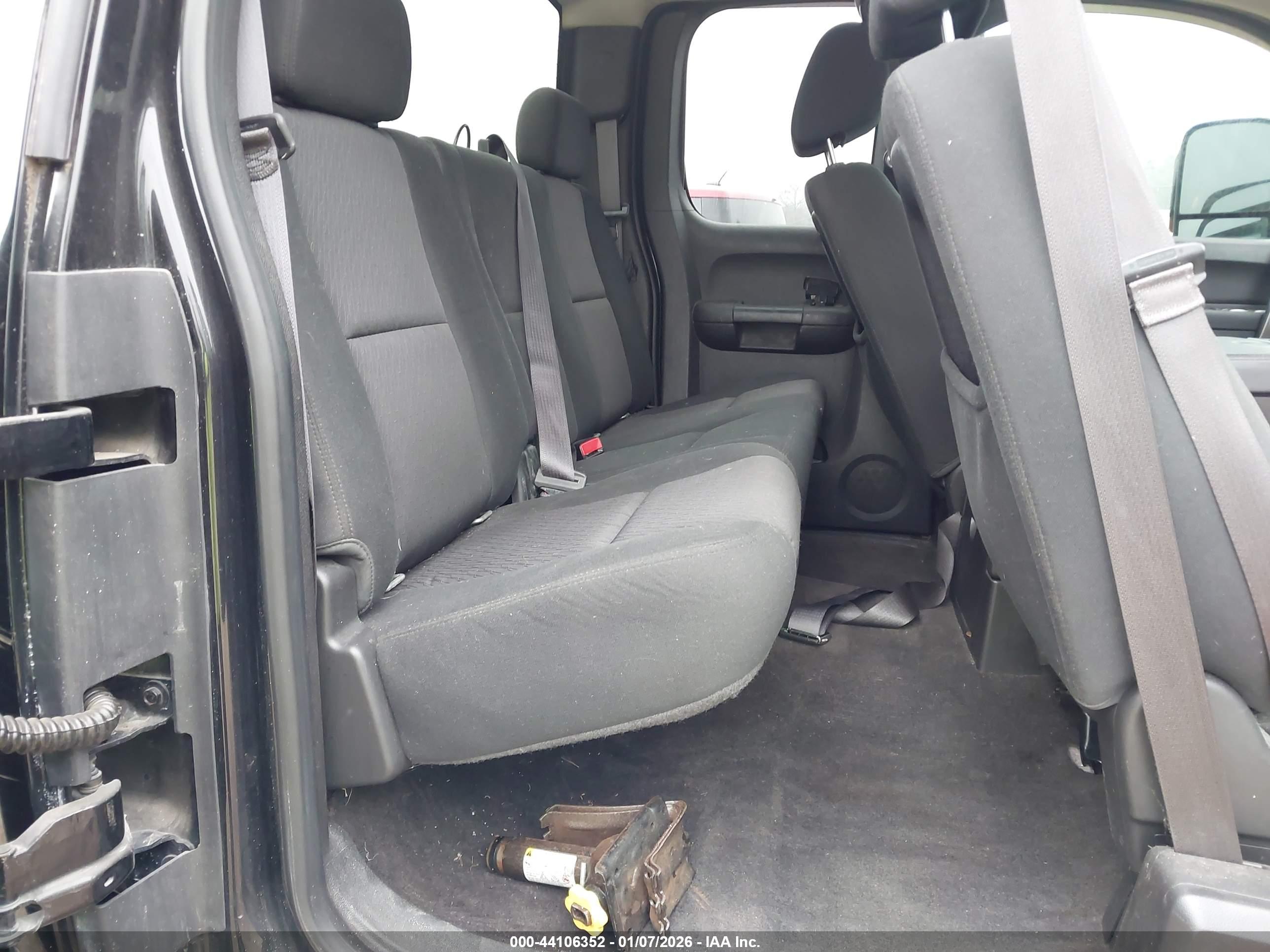 CHEVROLET SILVERADO image 8