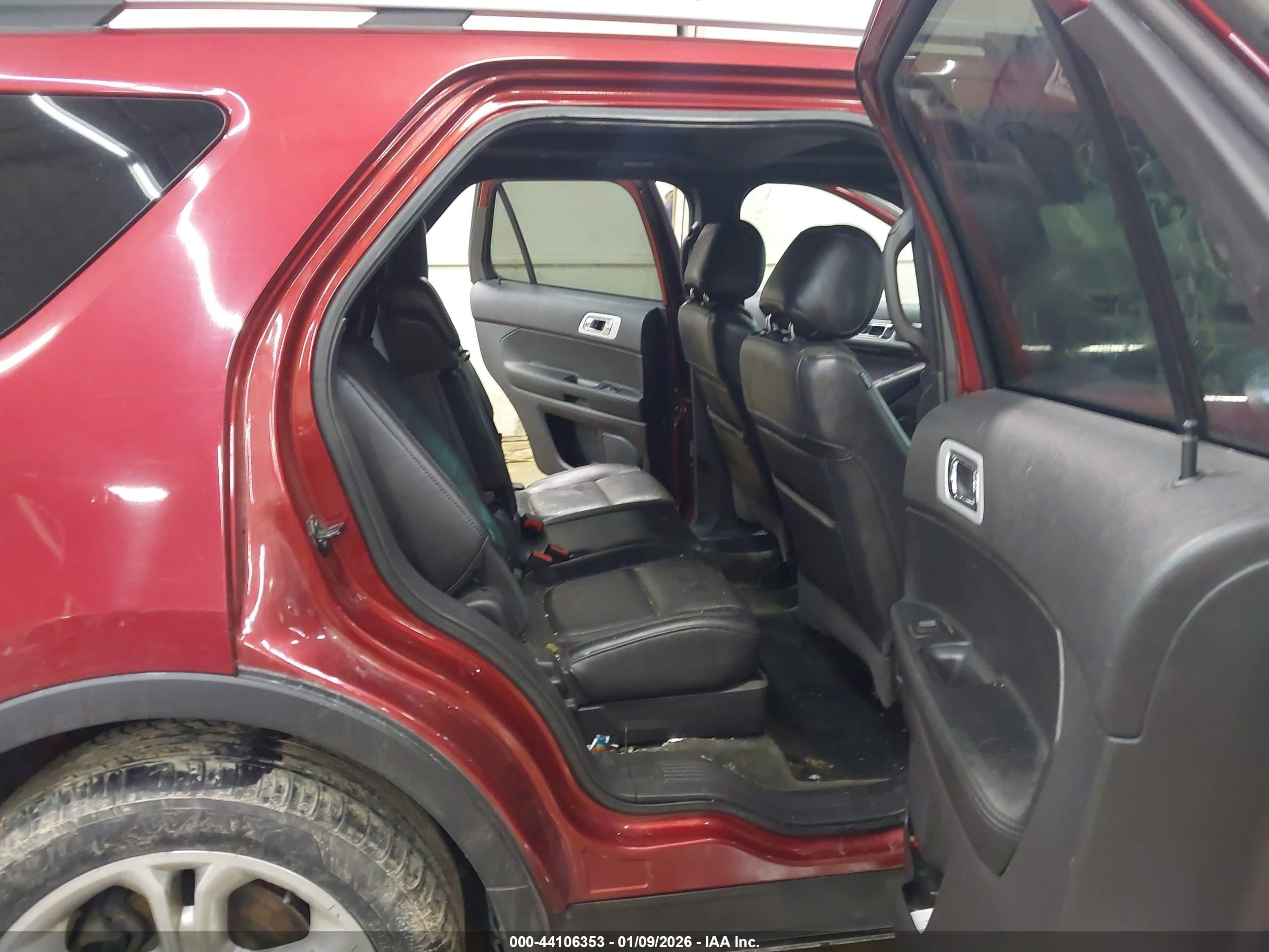 FORD EXPLORER image 8