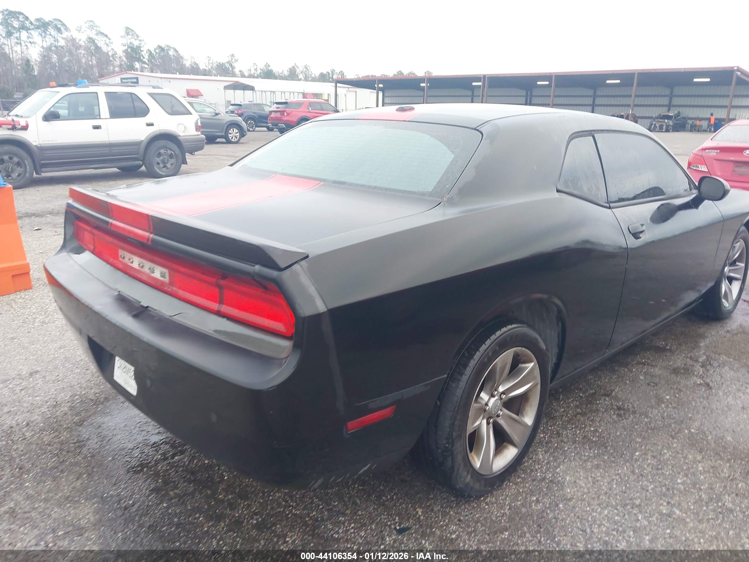 DODGE CHALLENGER image 4