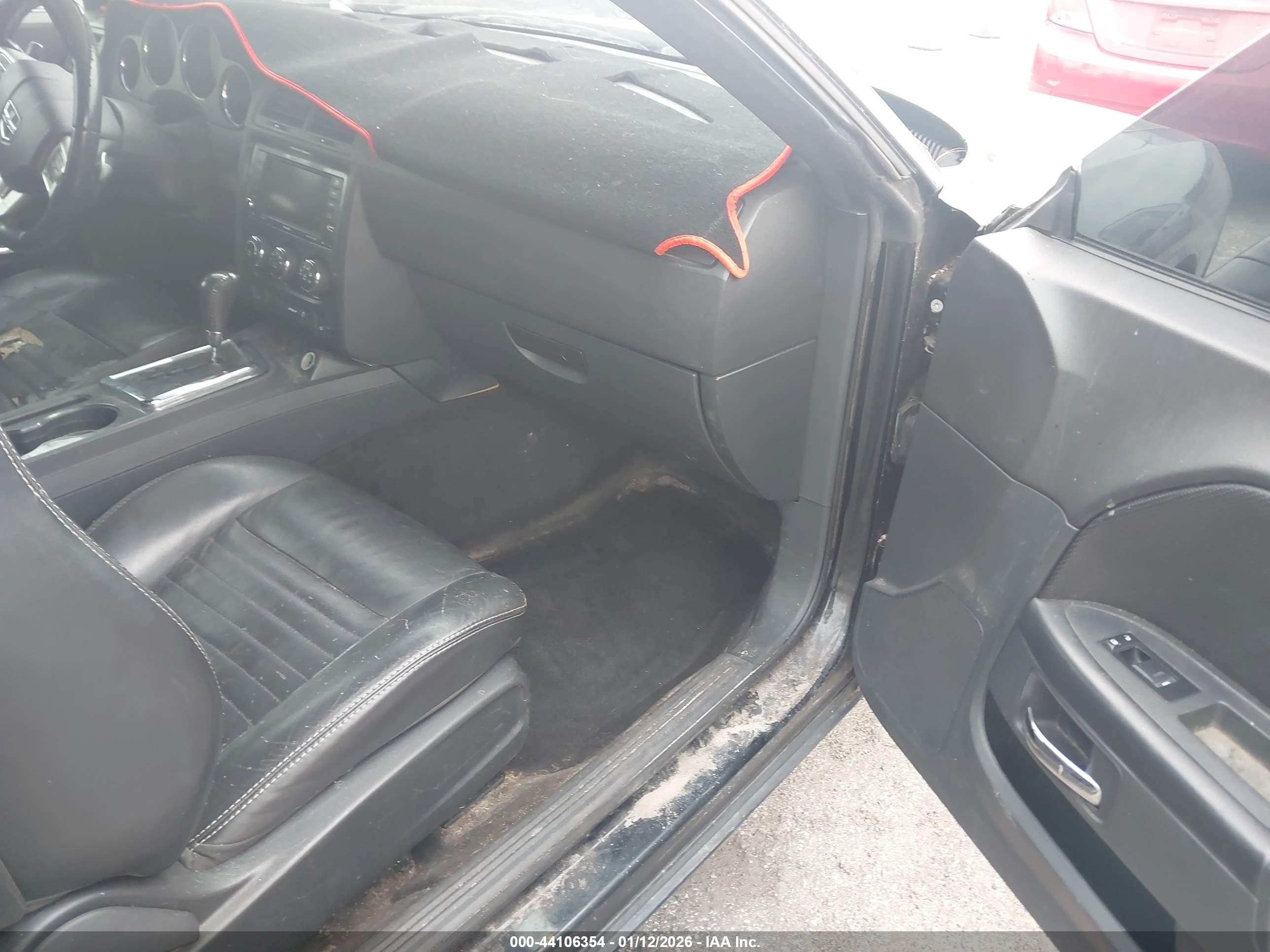 DODGE CHALLENGER image 5