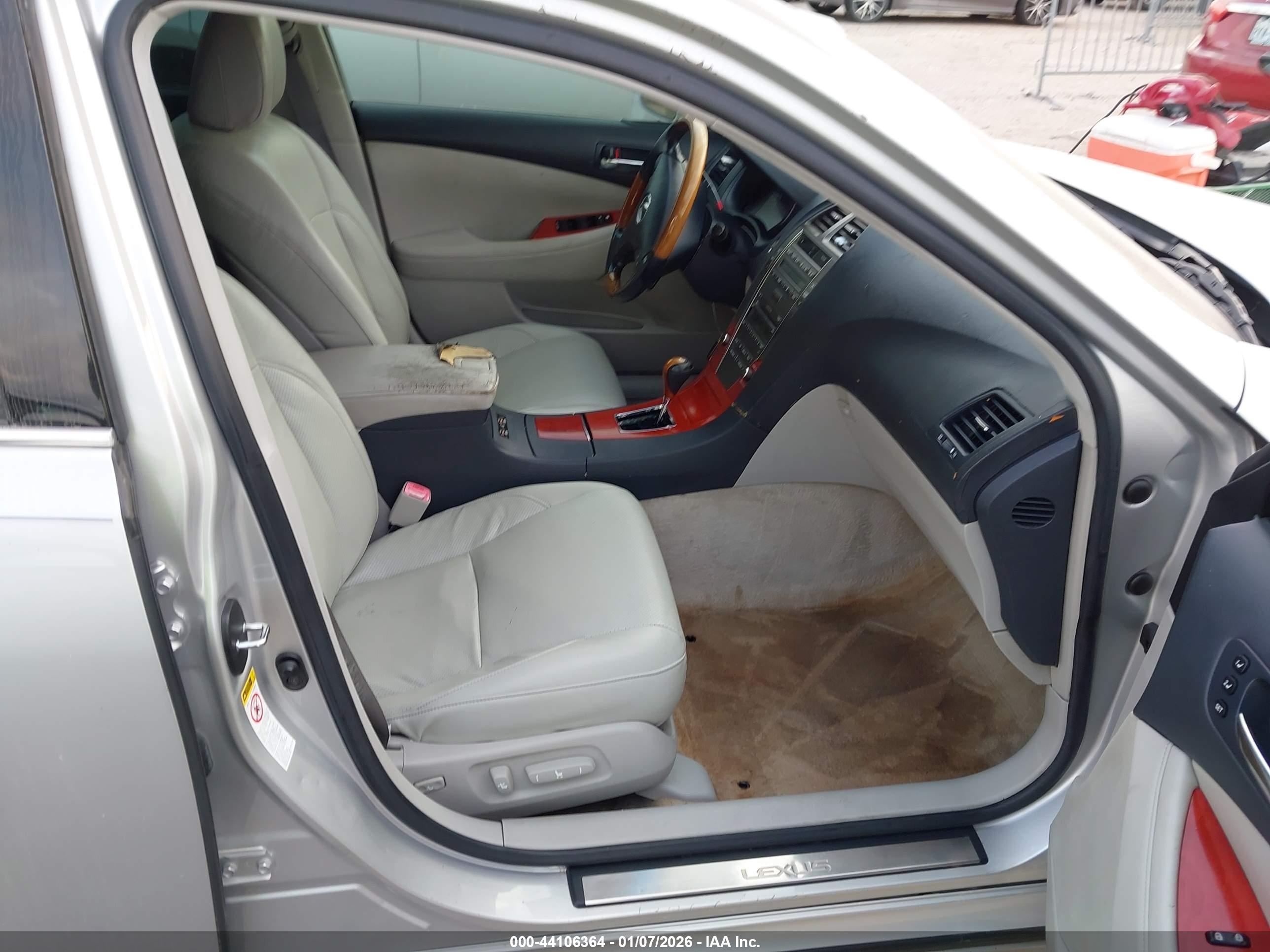 LEXUS ES image 5