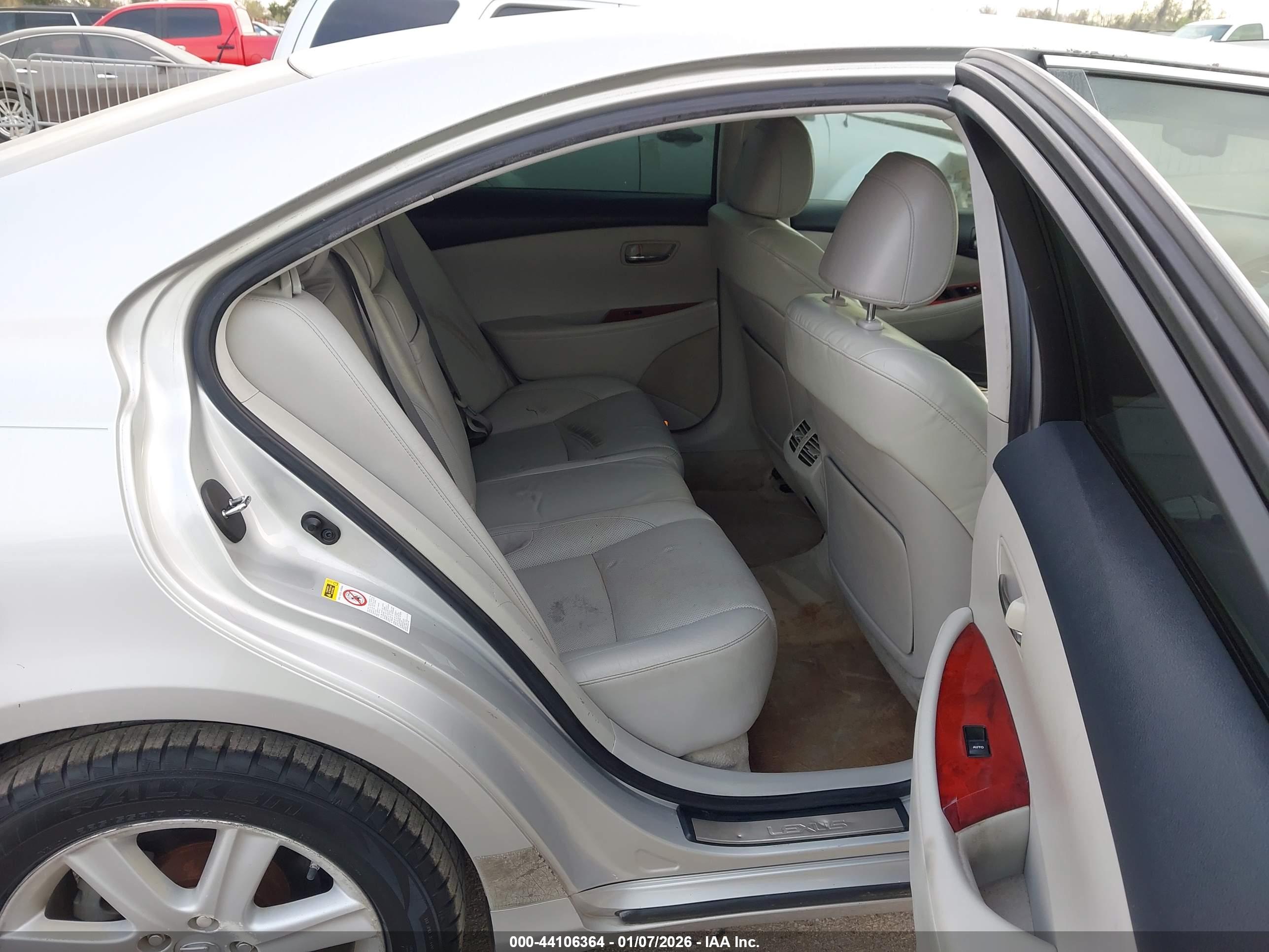 LEXUS ES image 8