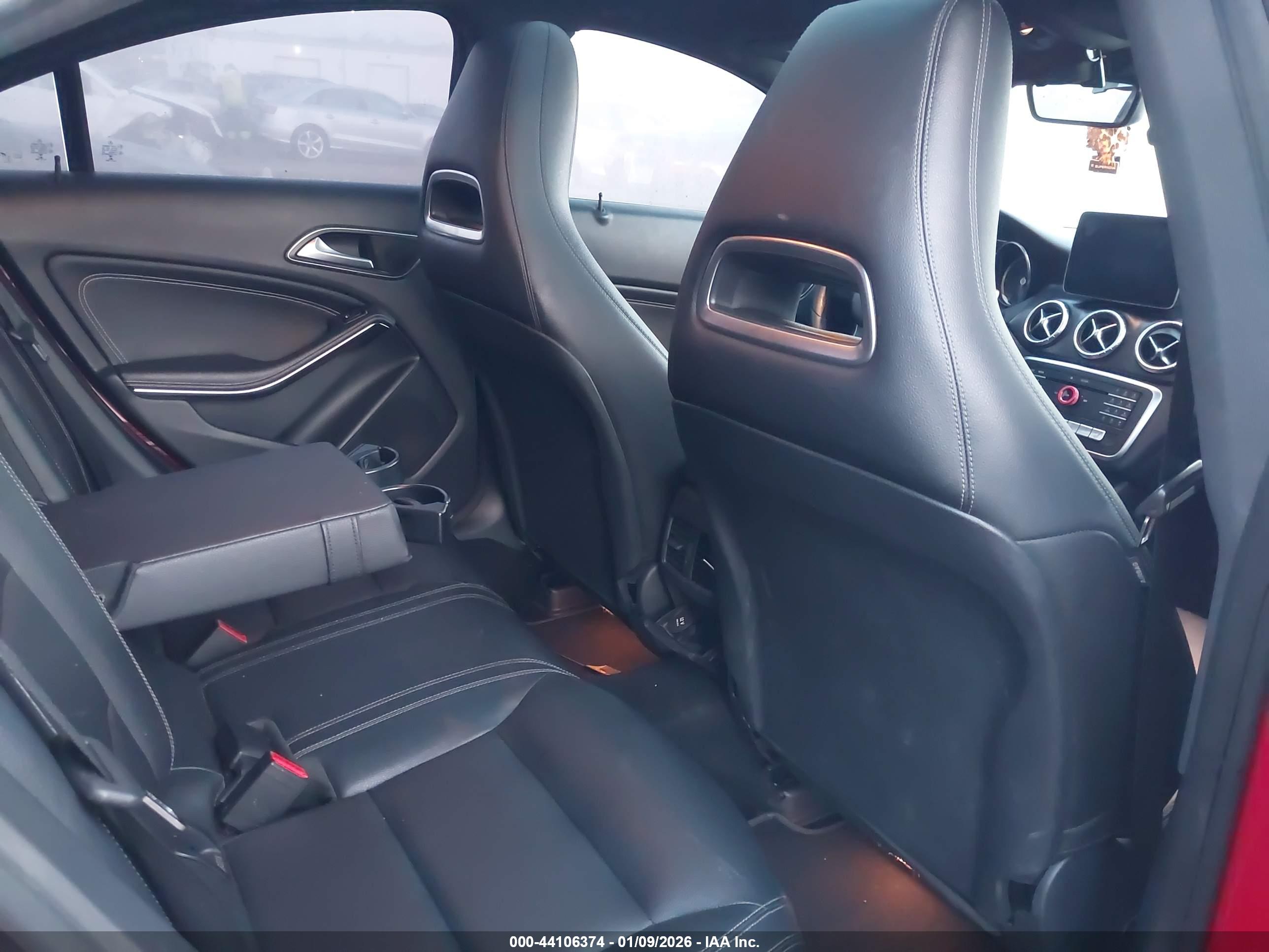 MERCEDES-BENZ CLA image 8