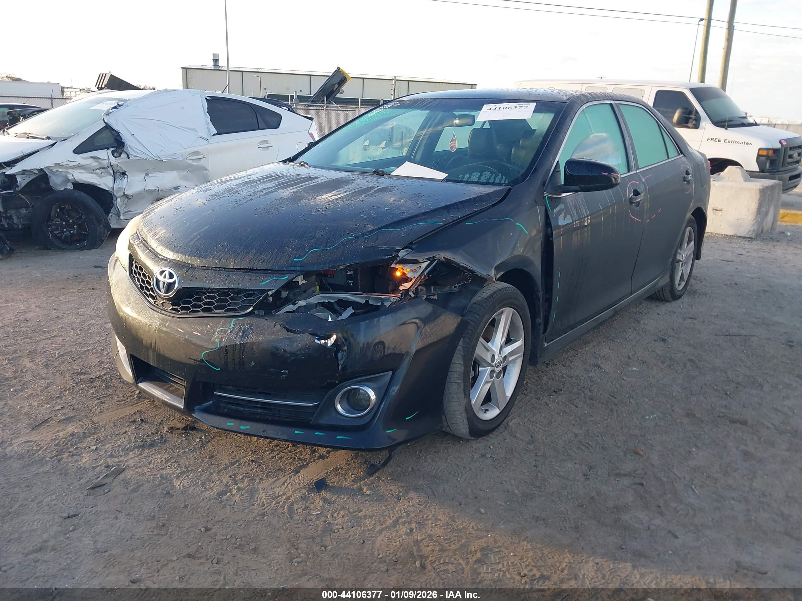 TOYOTA CAMRY image 2