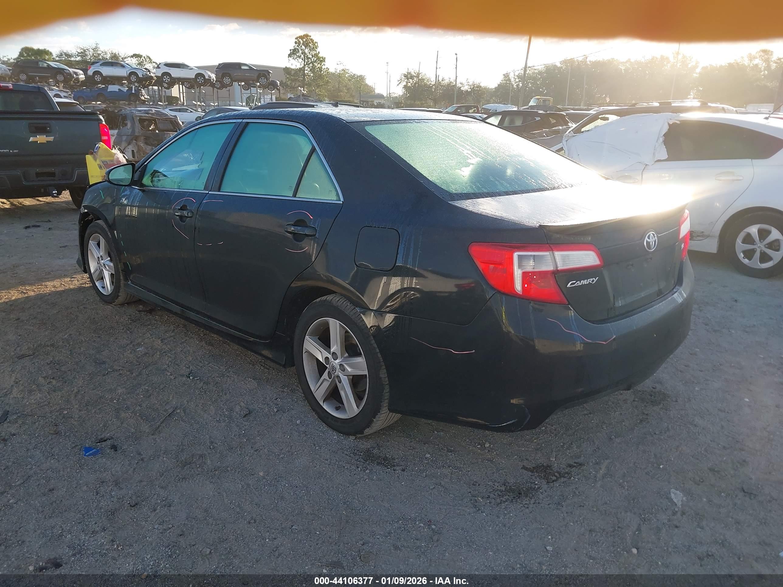 TOYOTA CAMRY image 3
