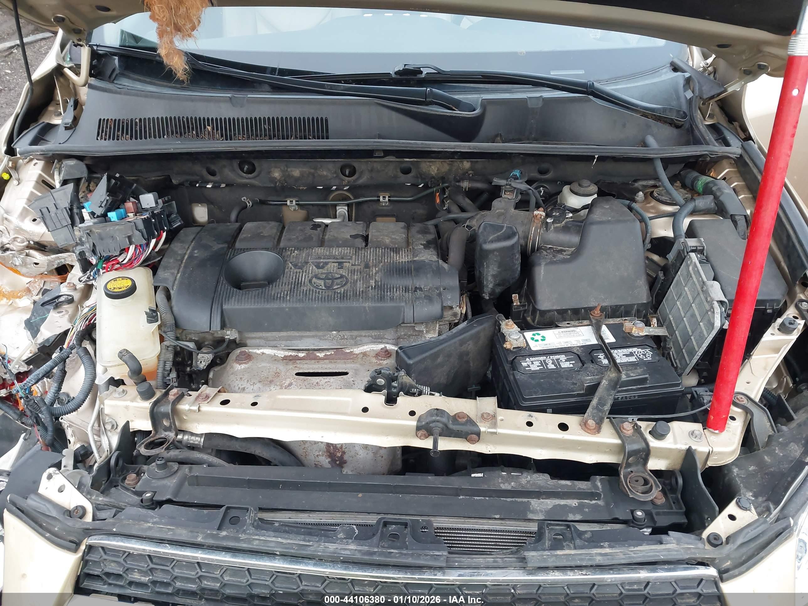 TOYOTA RAV4 image 10