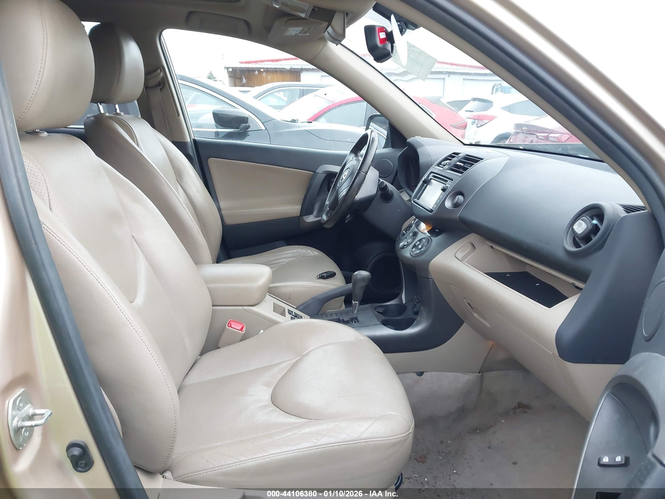TOYOTA RAV4 image 5