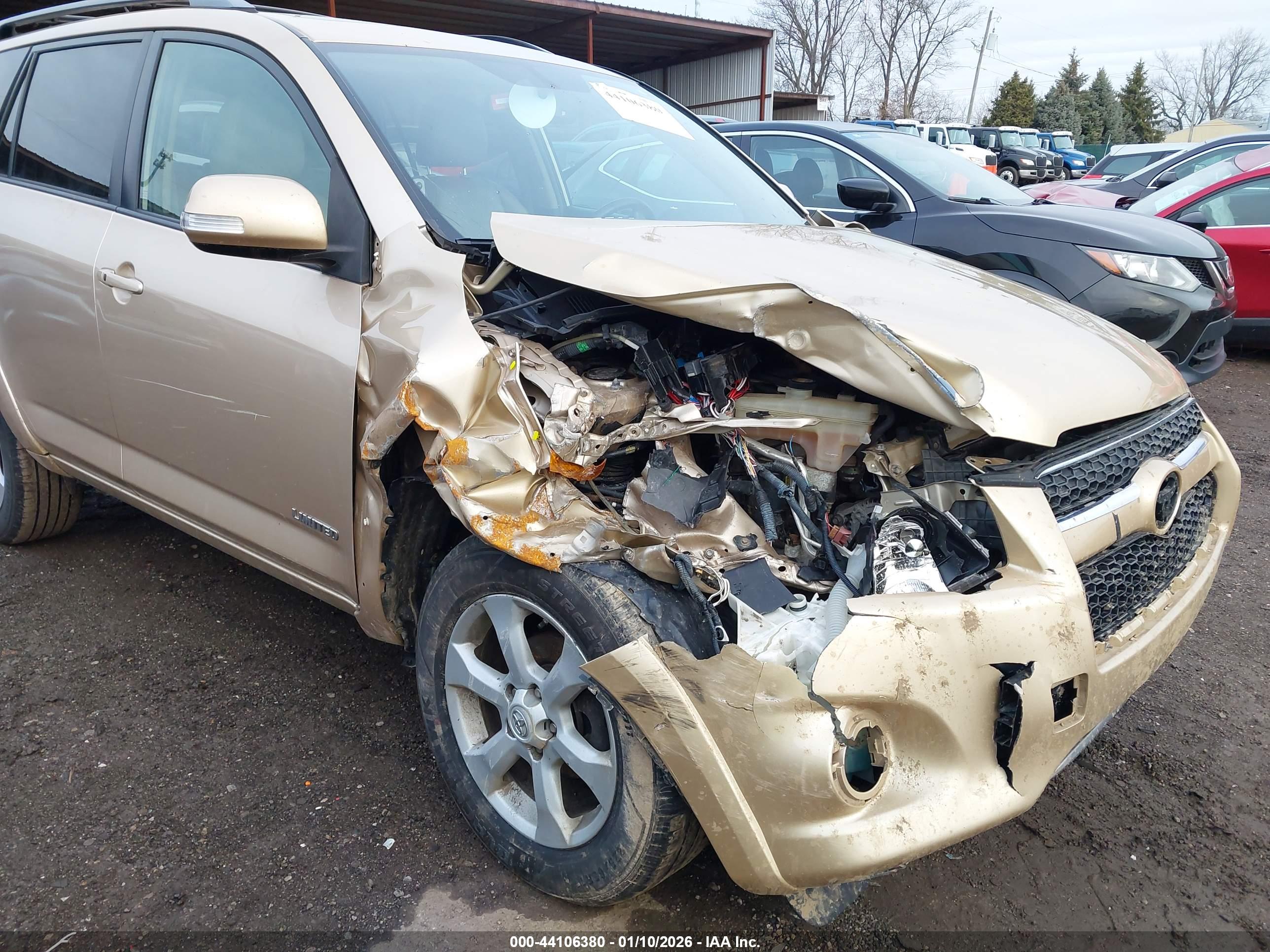 TOYOTA RAV4 image 6
