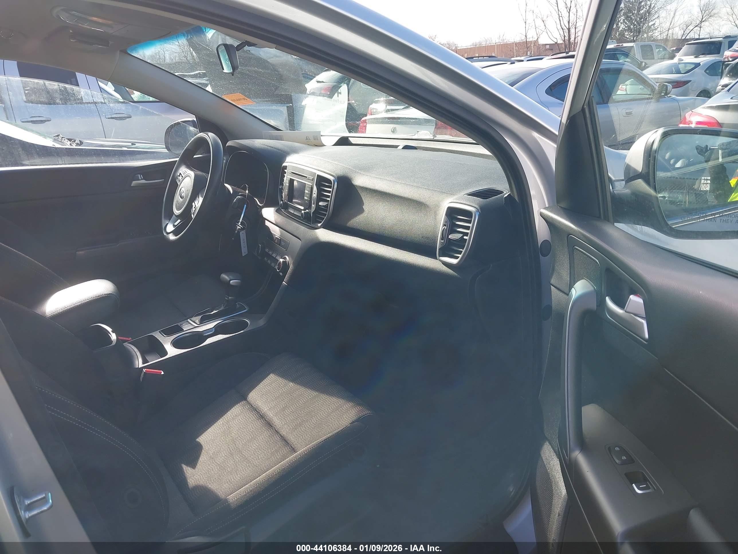 KIA SPORTAGE image 5
