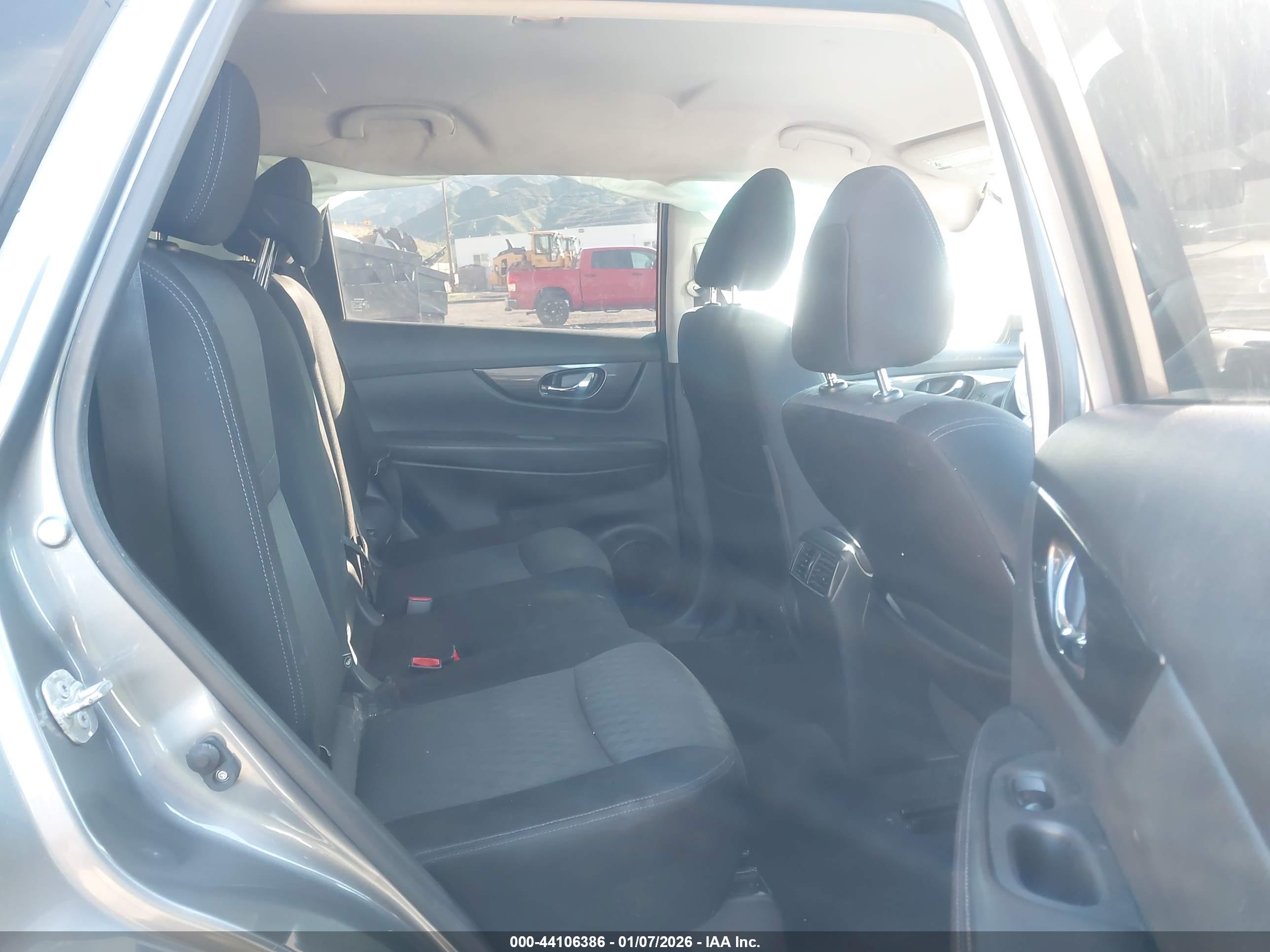 NISSAN ROGUE image 8