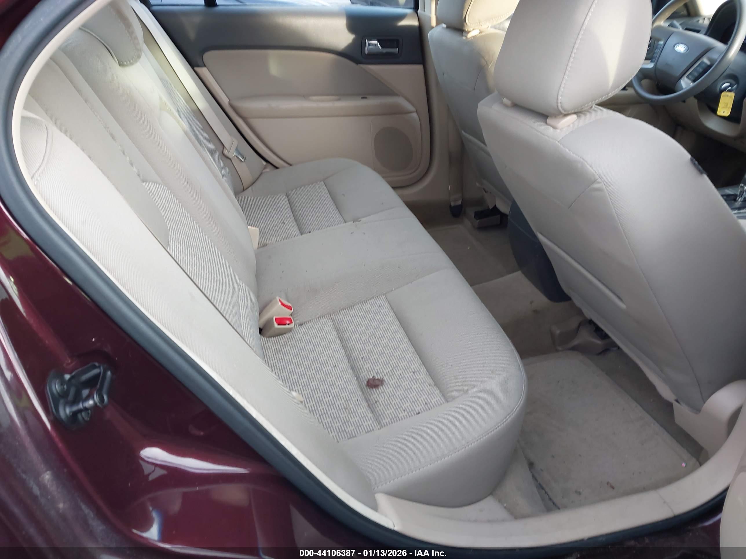 FORD FUSION image 8